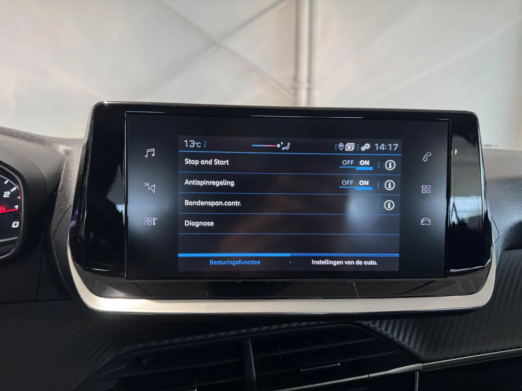 Peugeot-208-image-23