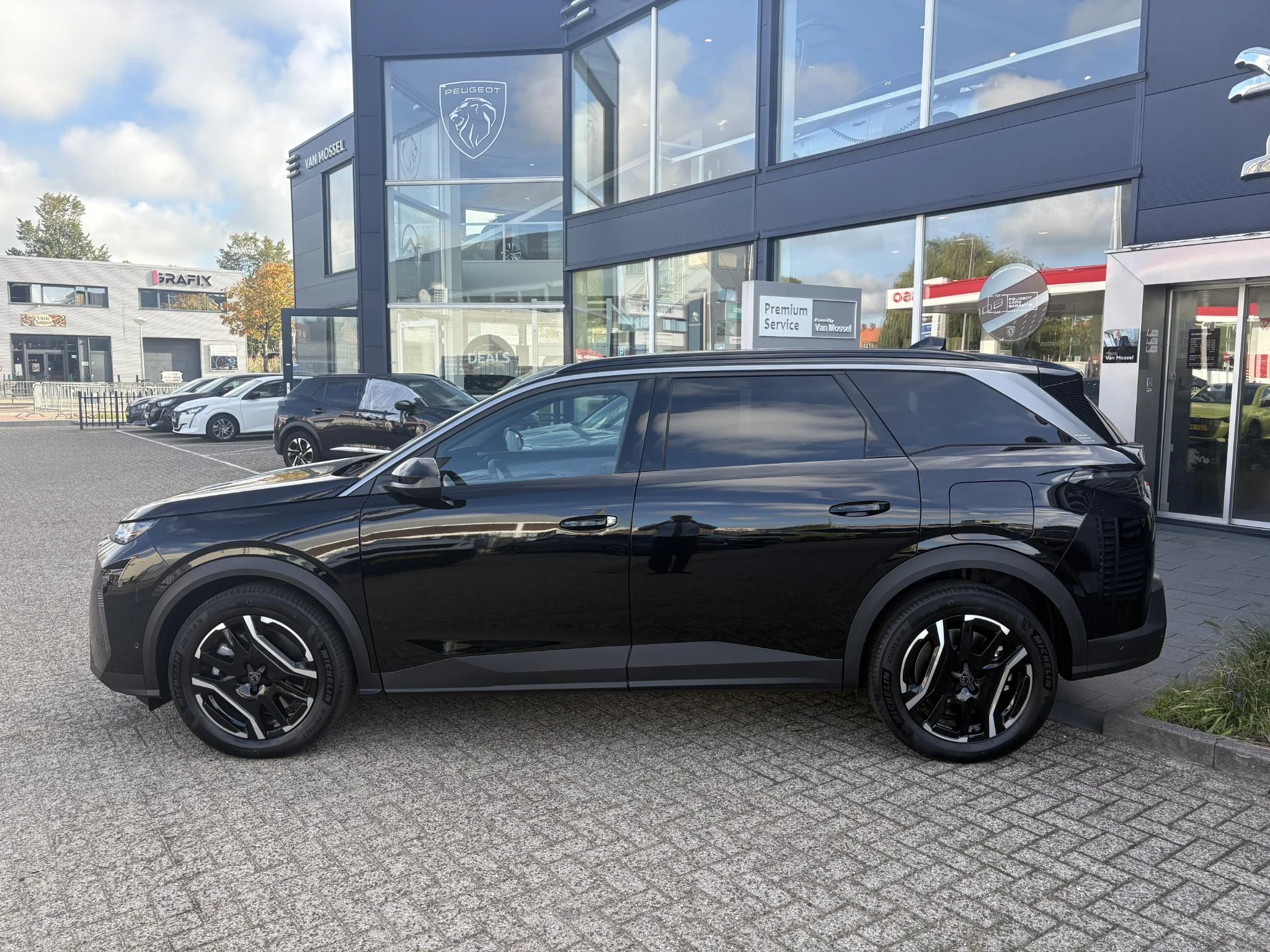 Peugeot-e-5008-image-2