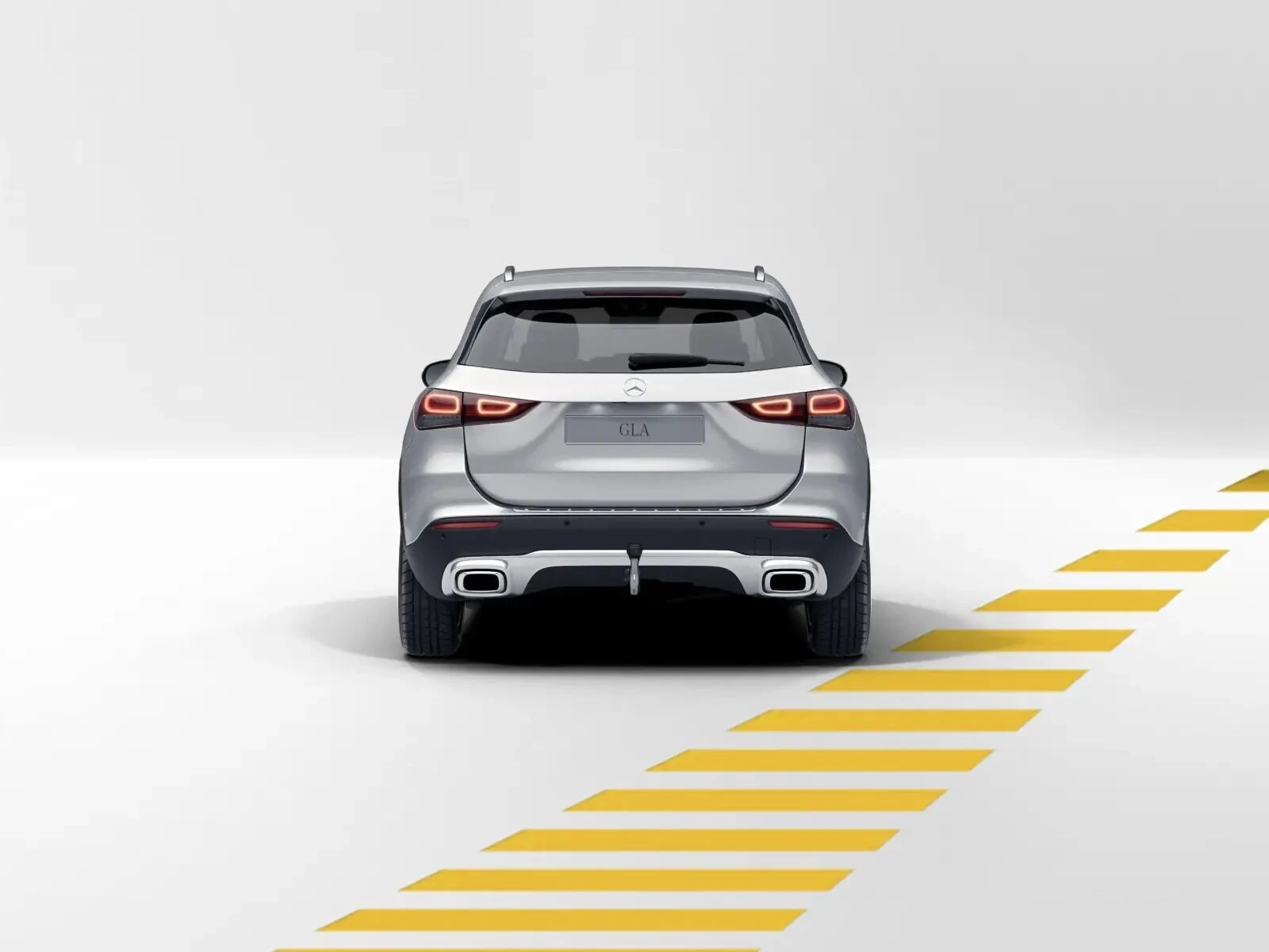 Mercedes-Benz-GLA 180-image-4