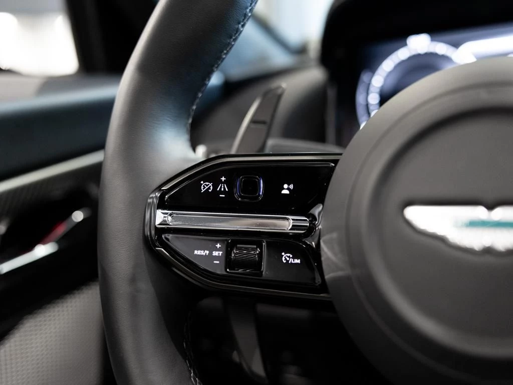 Aston Martin DB12 Volante Aston Martin Hamburg