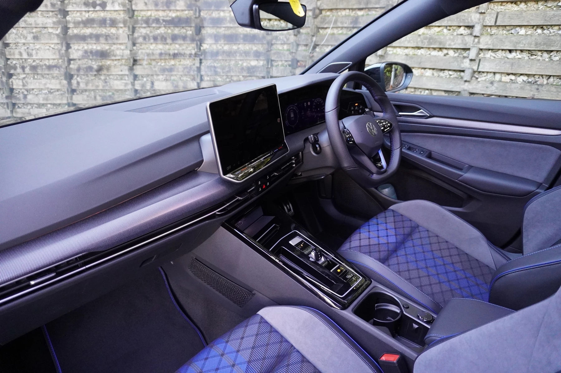 Volkswagen-Golf-image-1