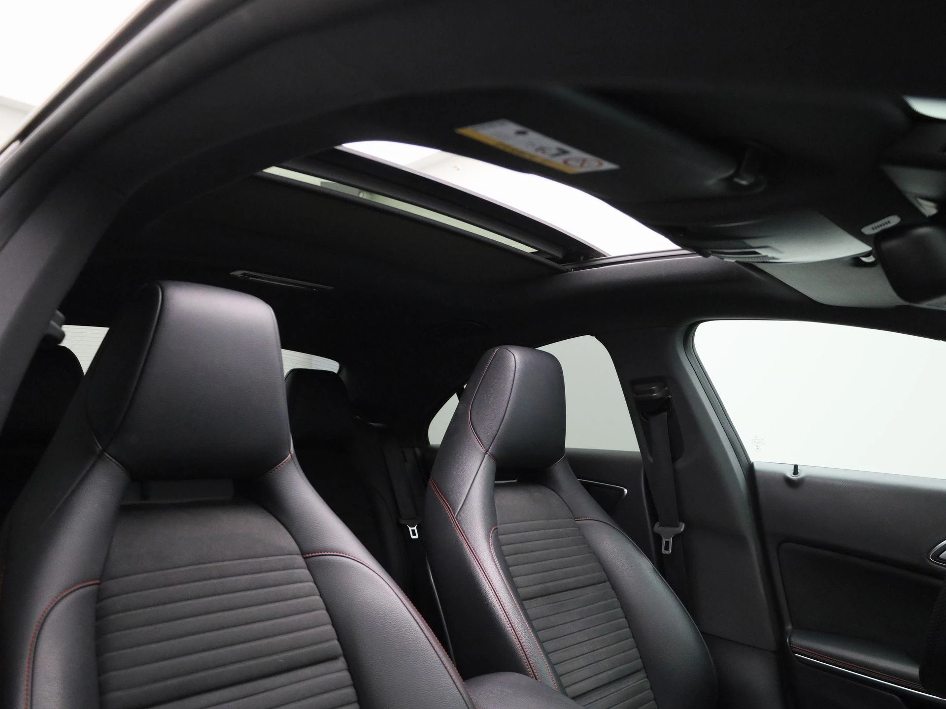 Mercedes-Benz-CLA-image-41