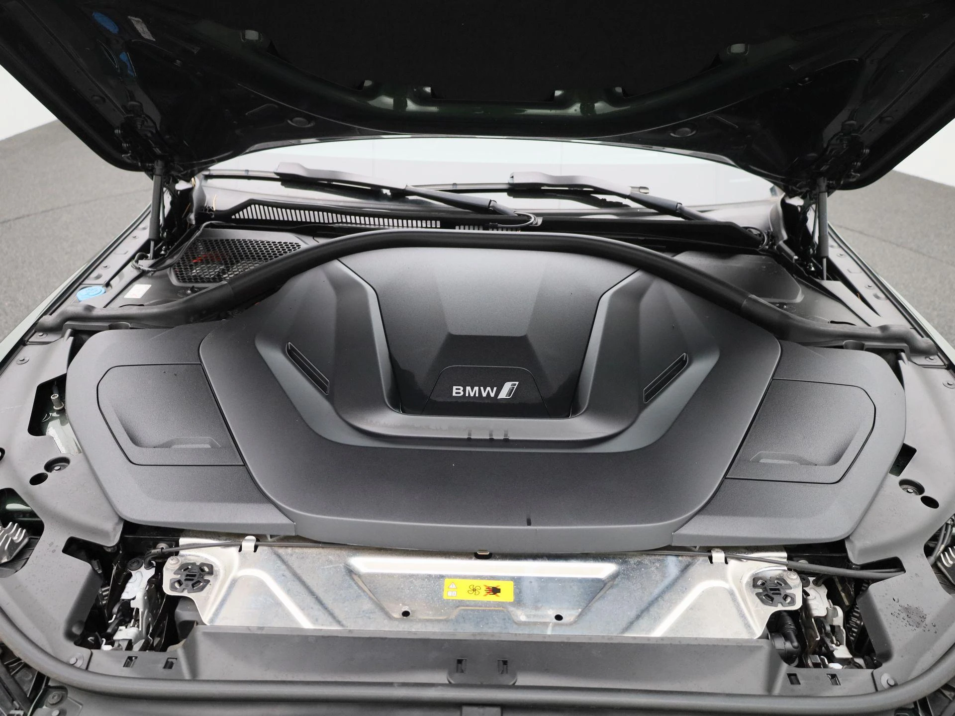 BMW-i4-image-43