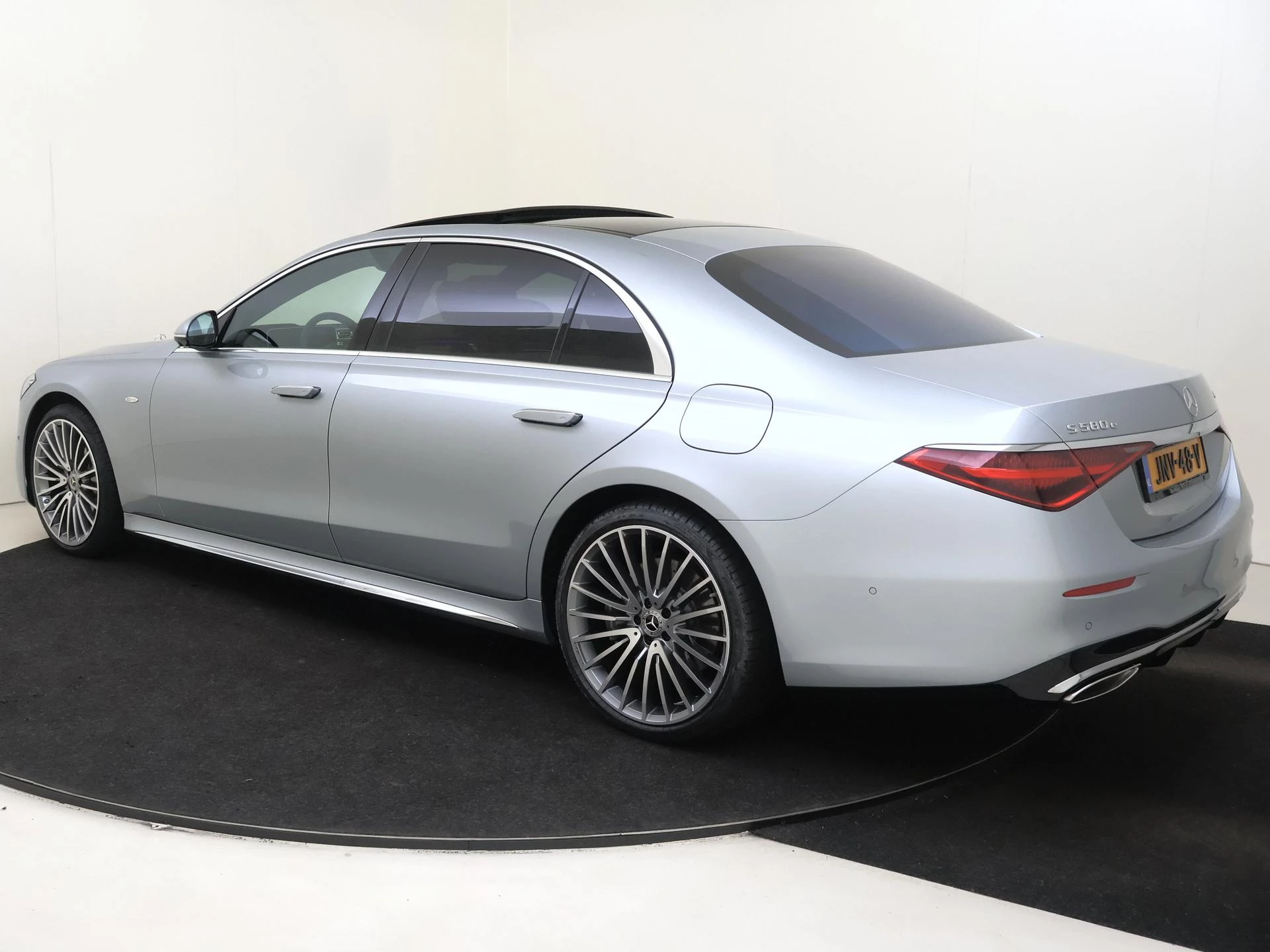 Mercedes-Benz-S-Klasse-image-2