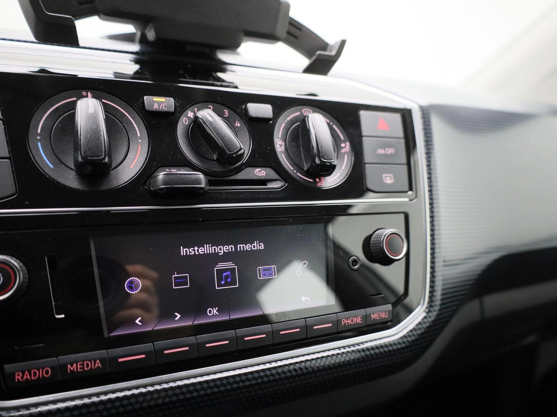 Volkswagen-up!-image-20