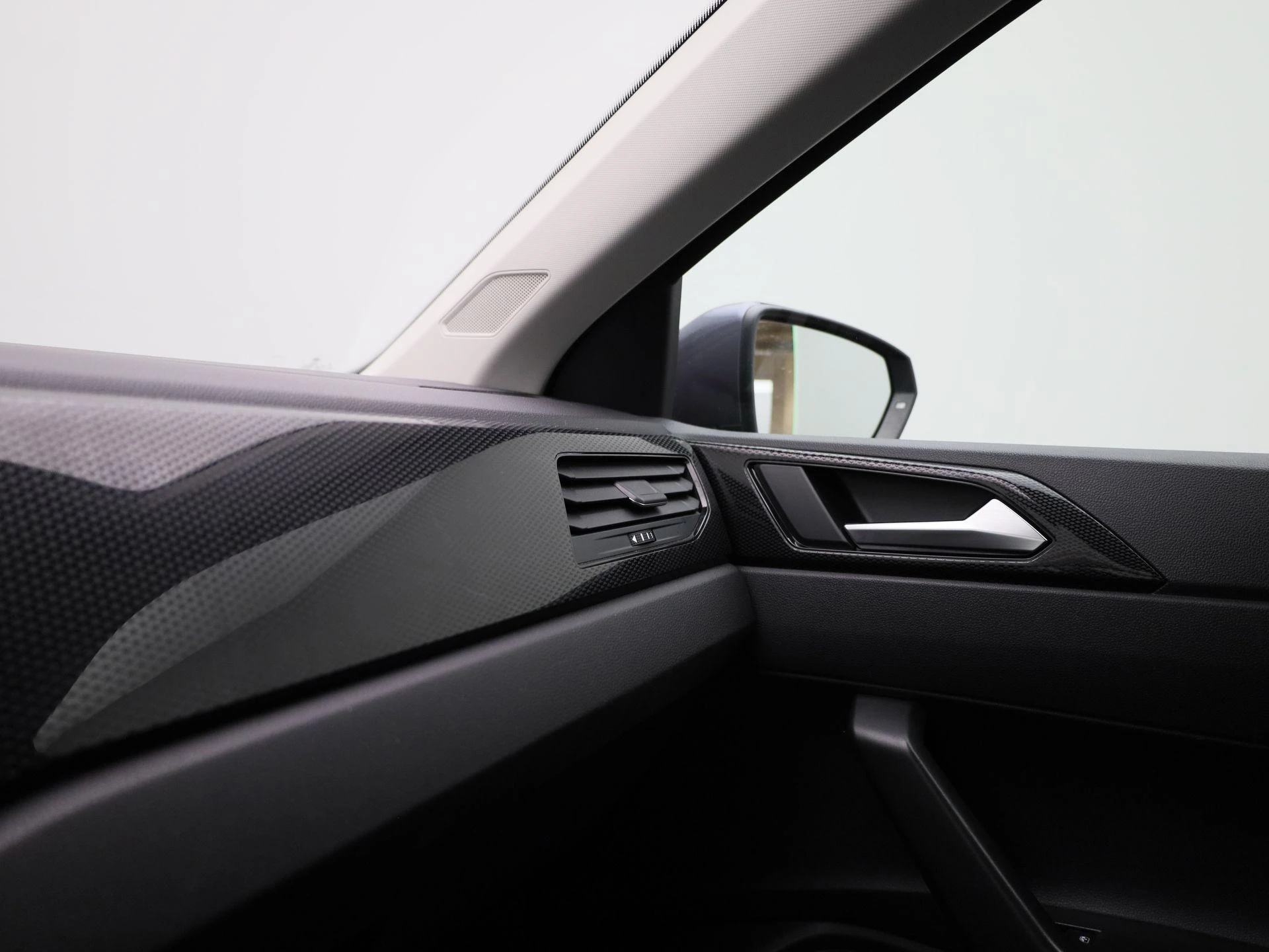 Volkswagen-Polo-image-27