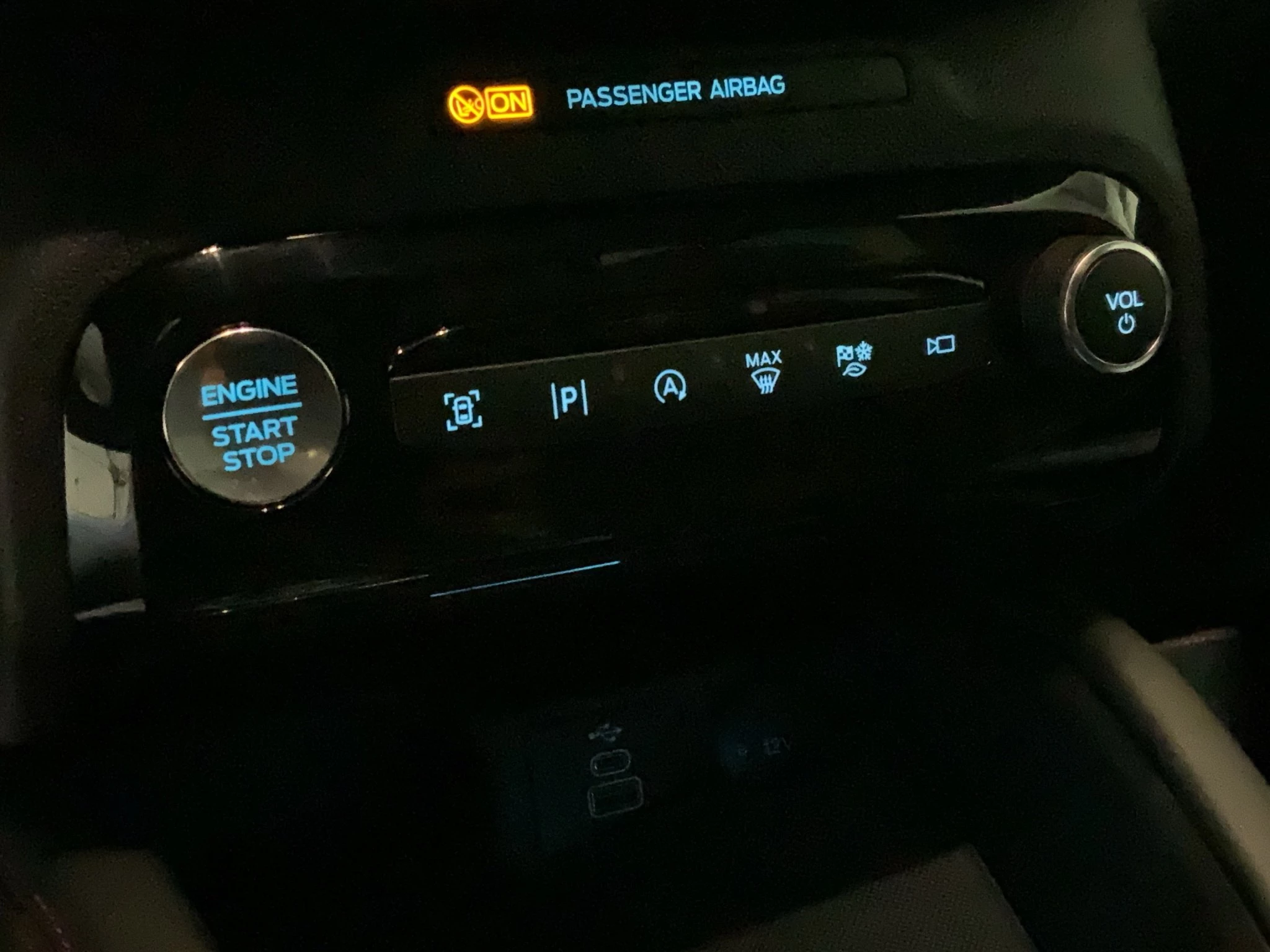 Ford Kuga ST-Line X Aut.*PANO*AHK*360GRAD*LED-MATRIX*NAVI*GRA*WINTER-PKT.