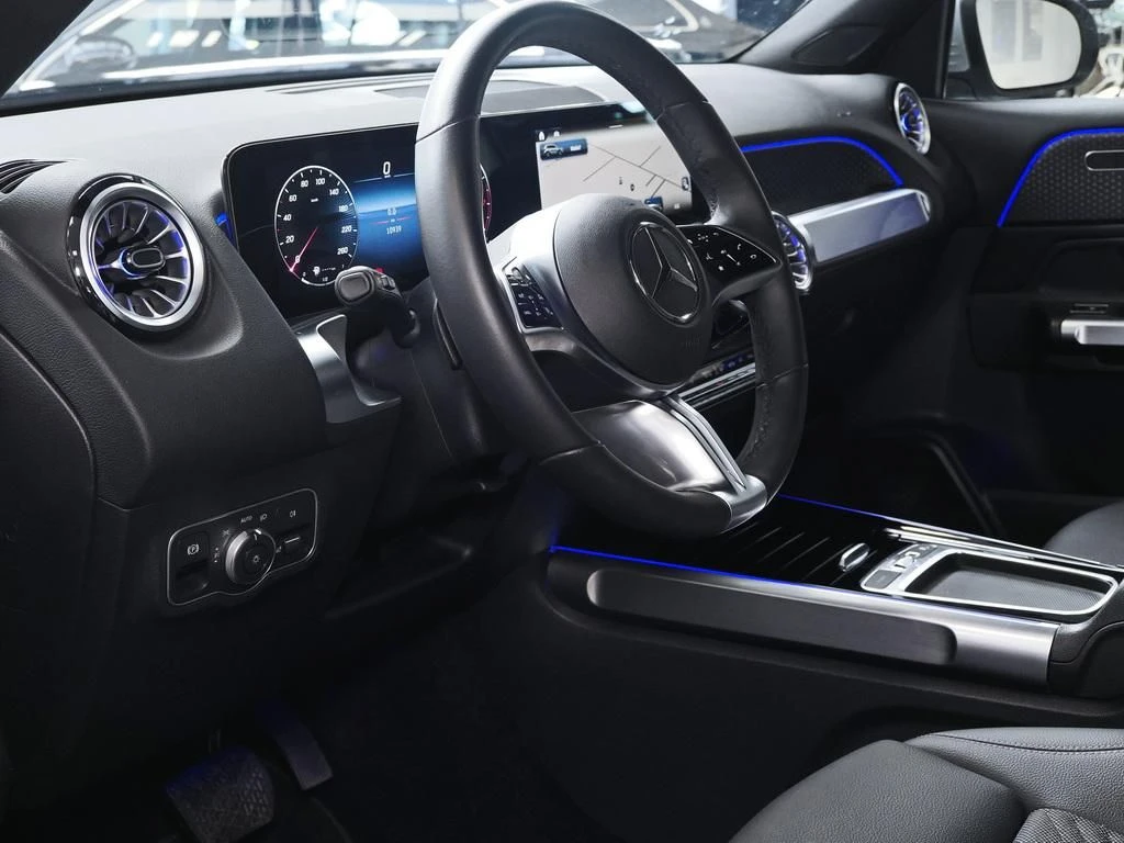 Mercedes-Benz-GLB 200-image-9