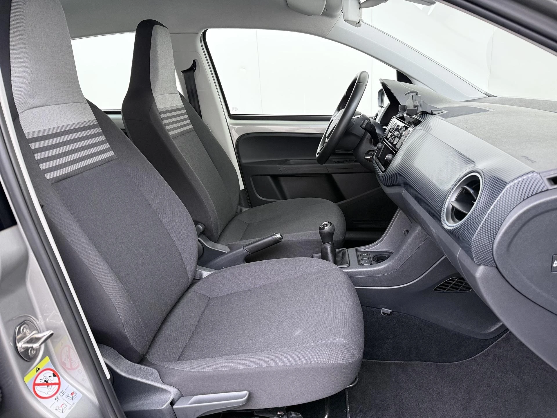 Volkswagen-up!-image-28