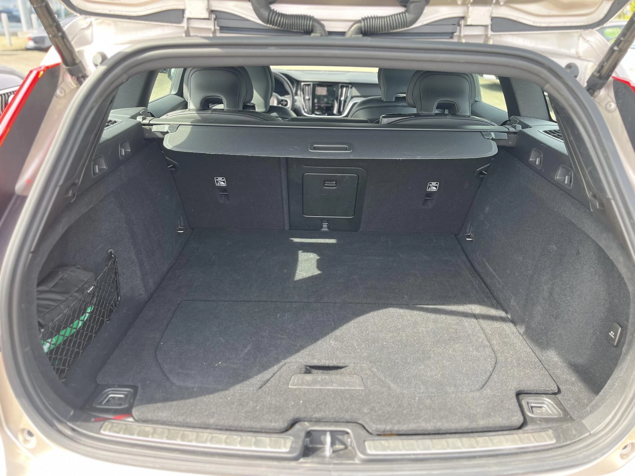 Volvo V60 T6 Plug-in hybrid AWD Plus Dark