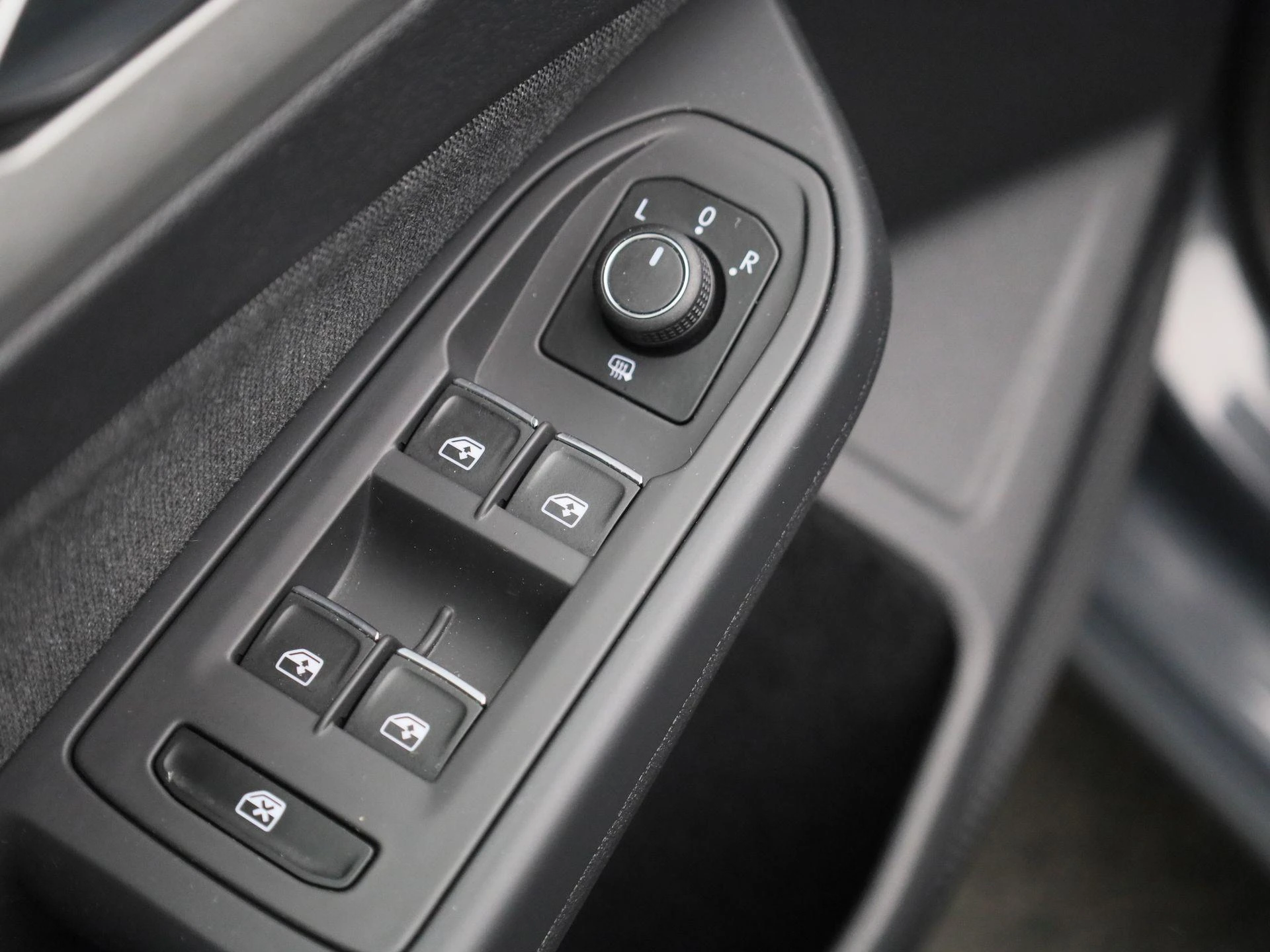 Volkswagen-Golf-image-27