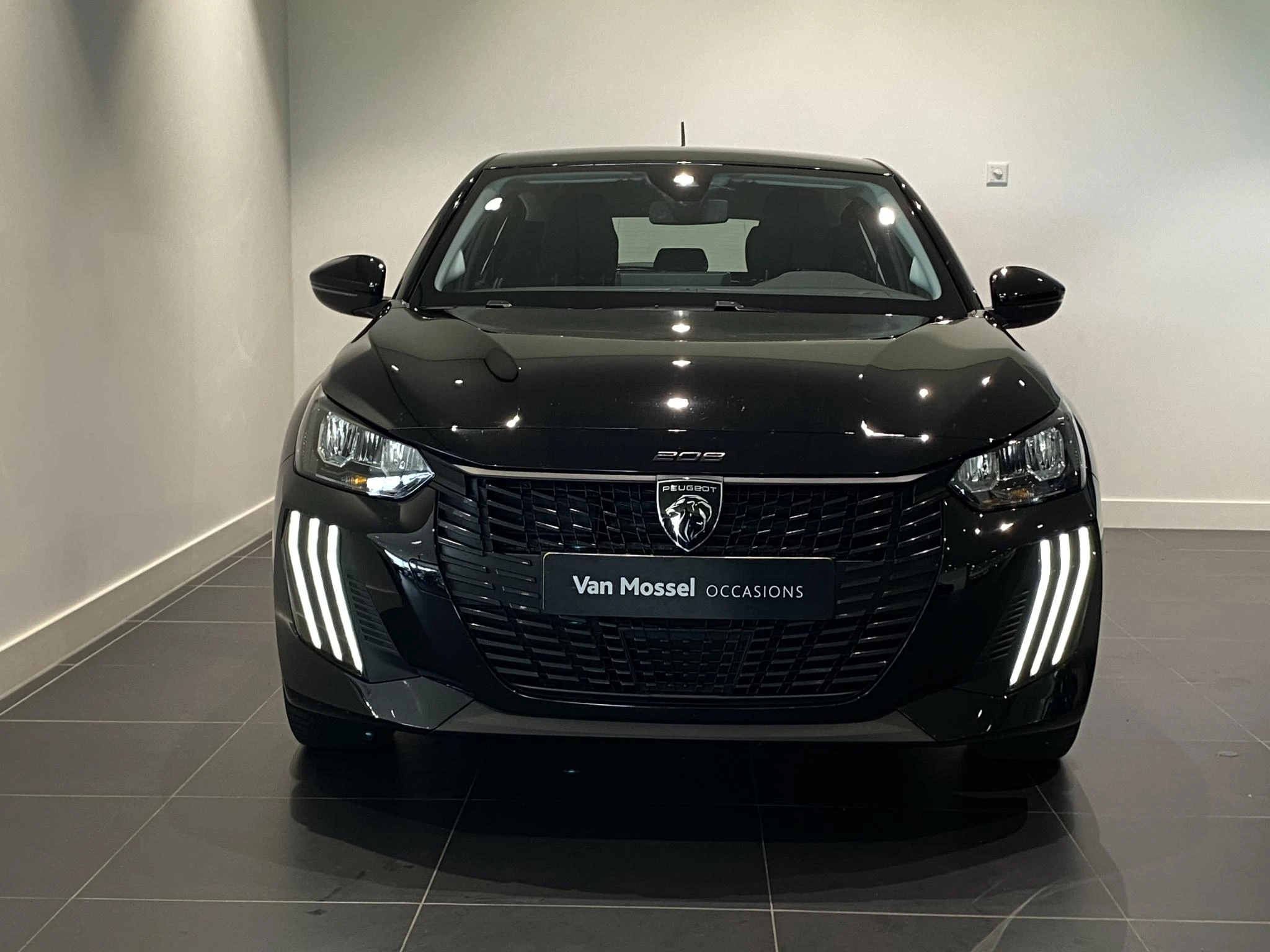 Peugeot-e-208-image-2
