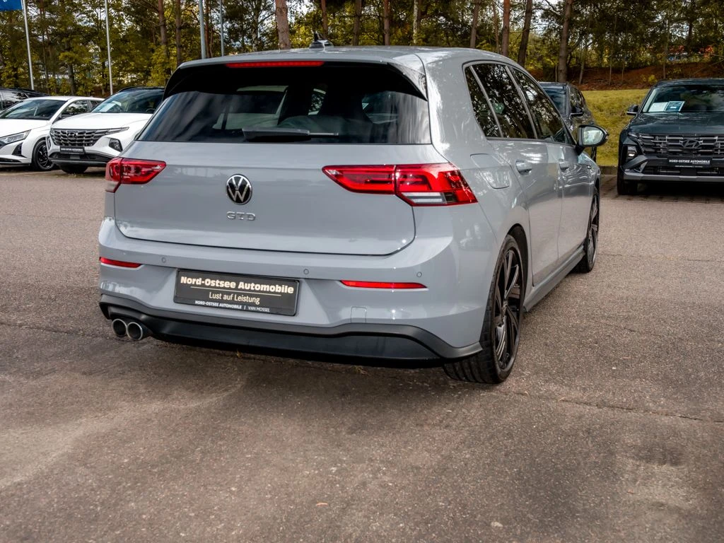 Volkswagen-Golf-image-4