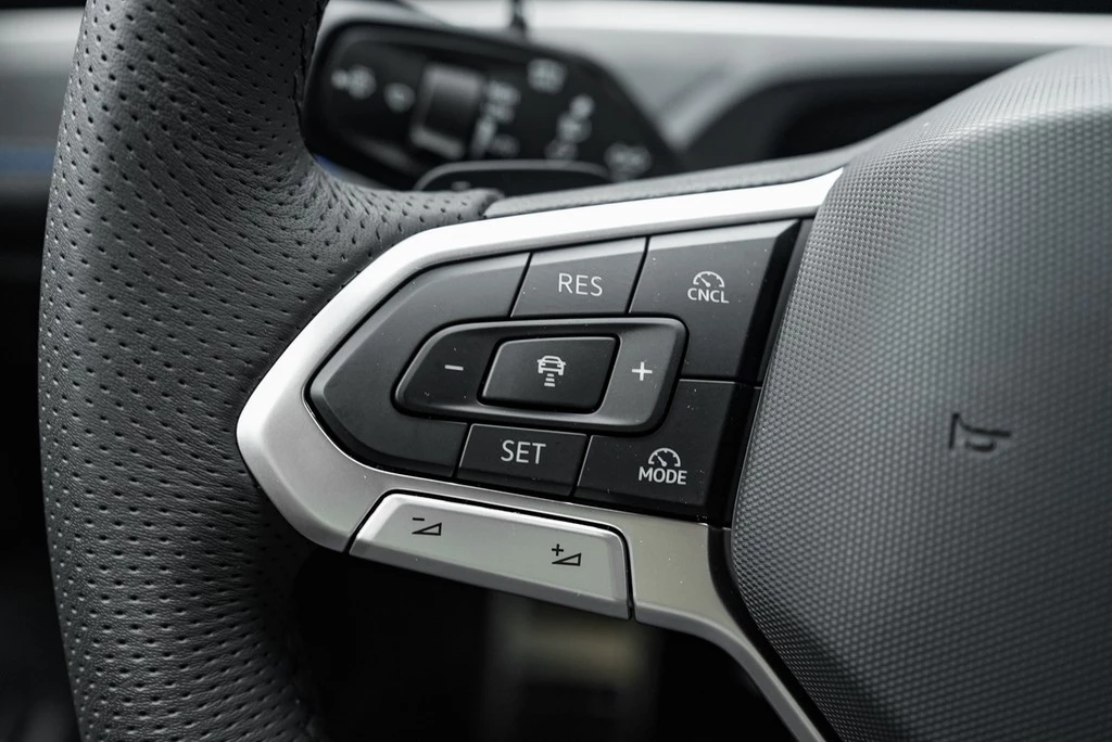 Volkswagen Passat 2,0 l TDI DSG R-line VAL