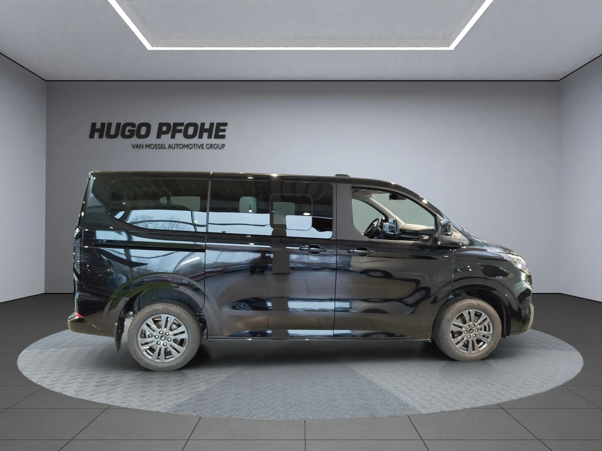 Ford-Tourneo Custom-image-2