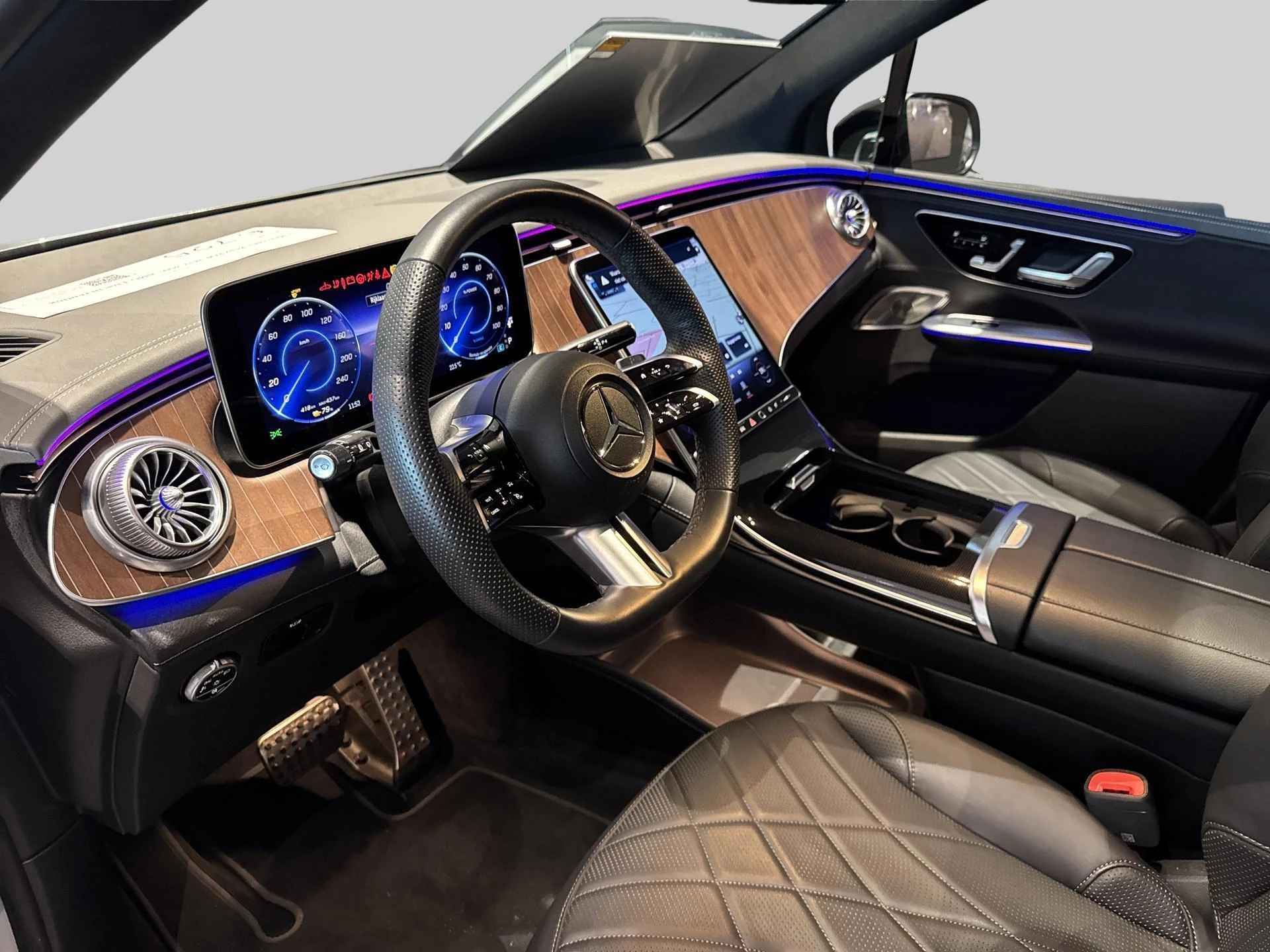 Mercedes-Benz-EQE-image-8