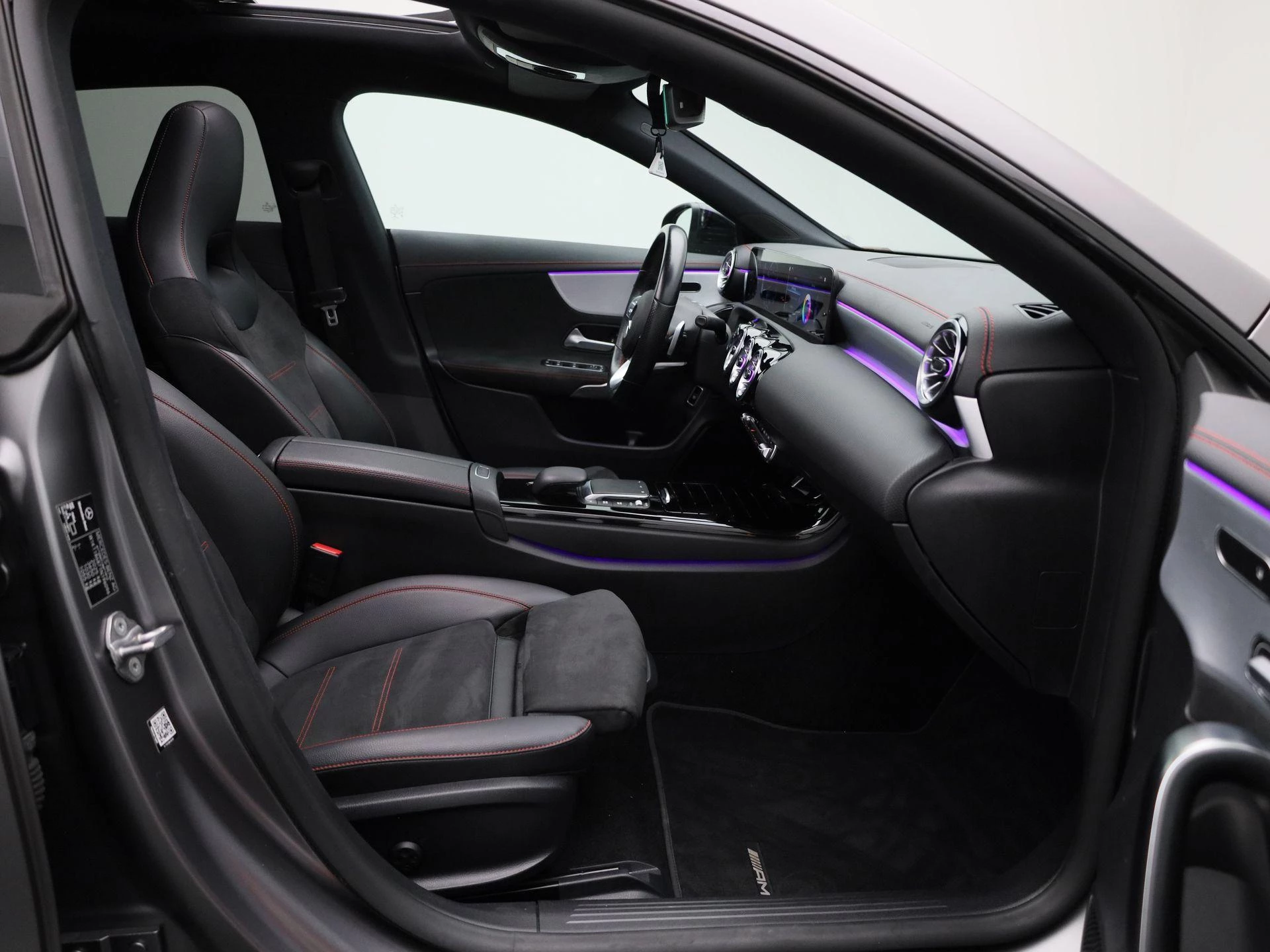 Mercedes-Benz-CLA-image-48