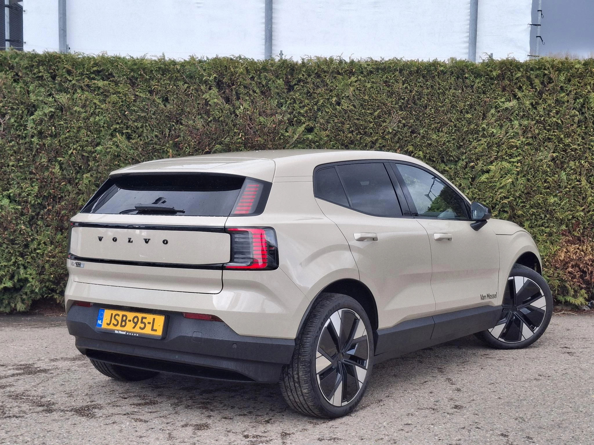 Volvo-EX30-image-1