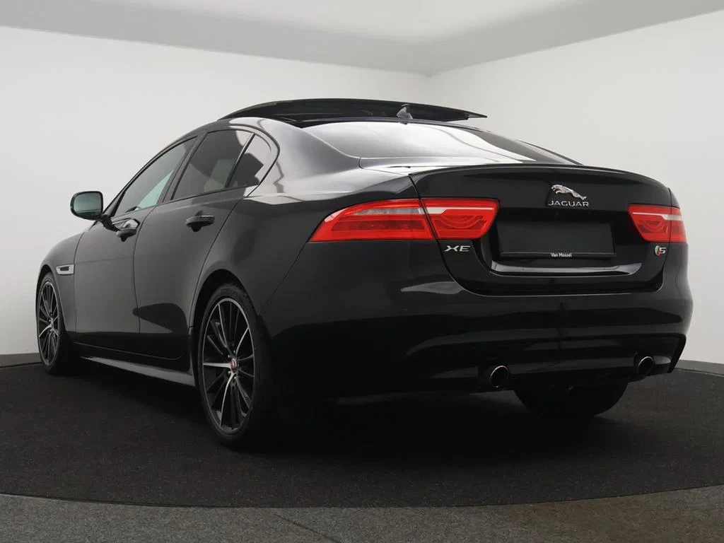 Jaguar-XE-image-4