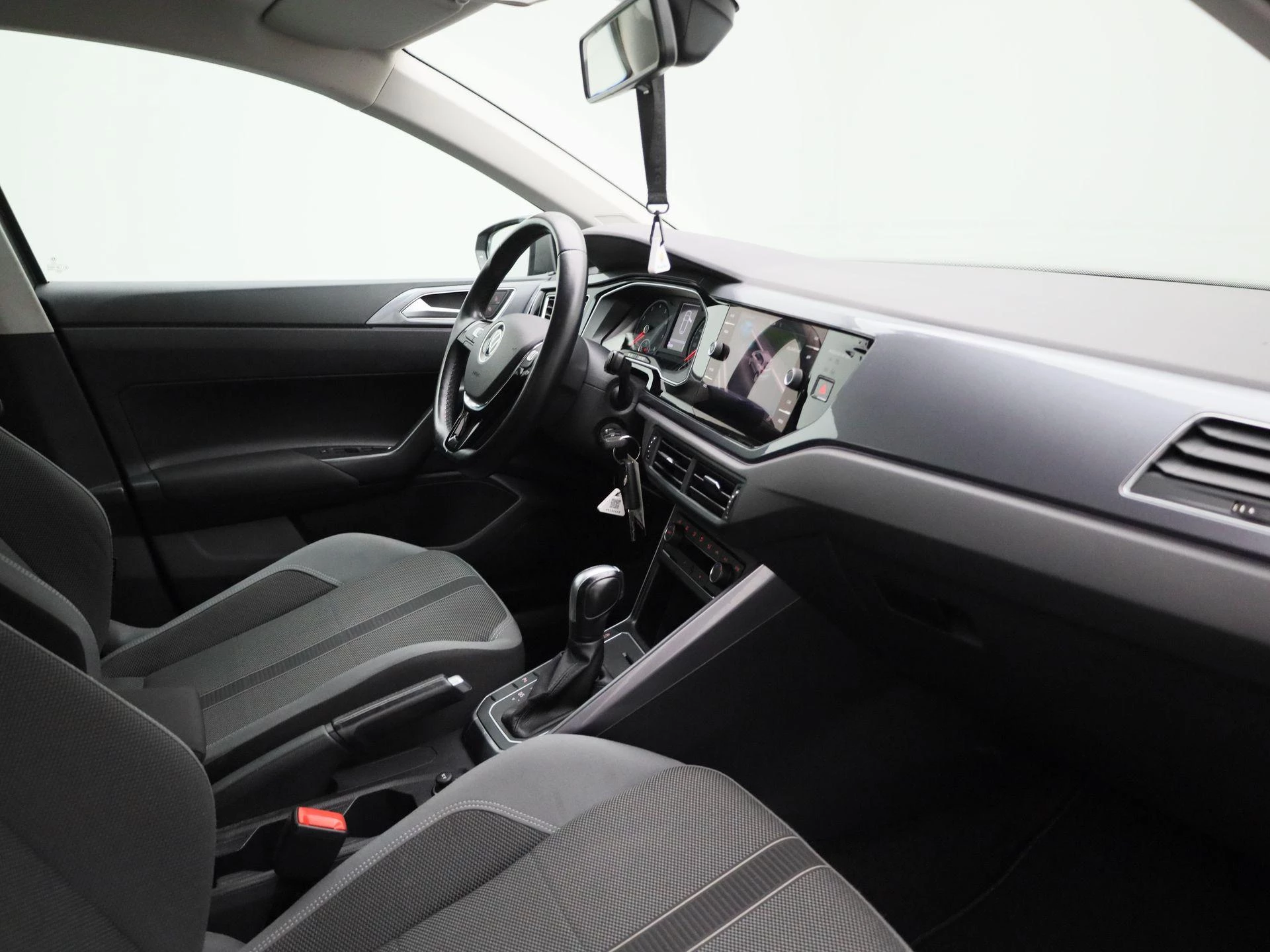 Volkswagen-Polo-image-29