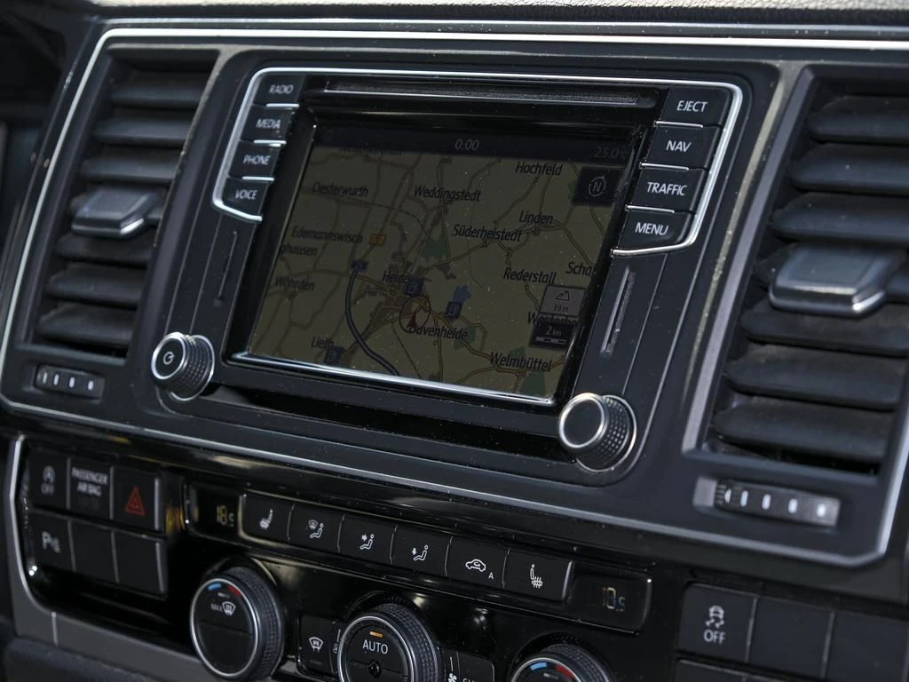 Volkswagen-Transporter-image-10