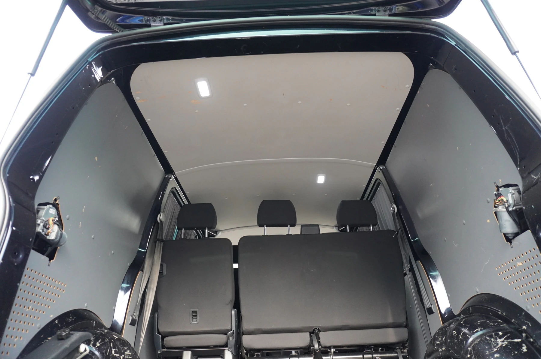 Volkswagen-Transporter-image-12