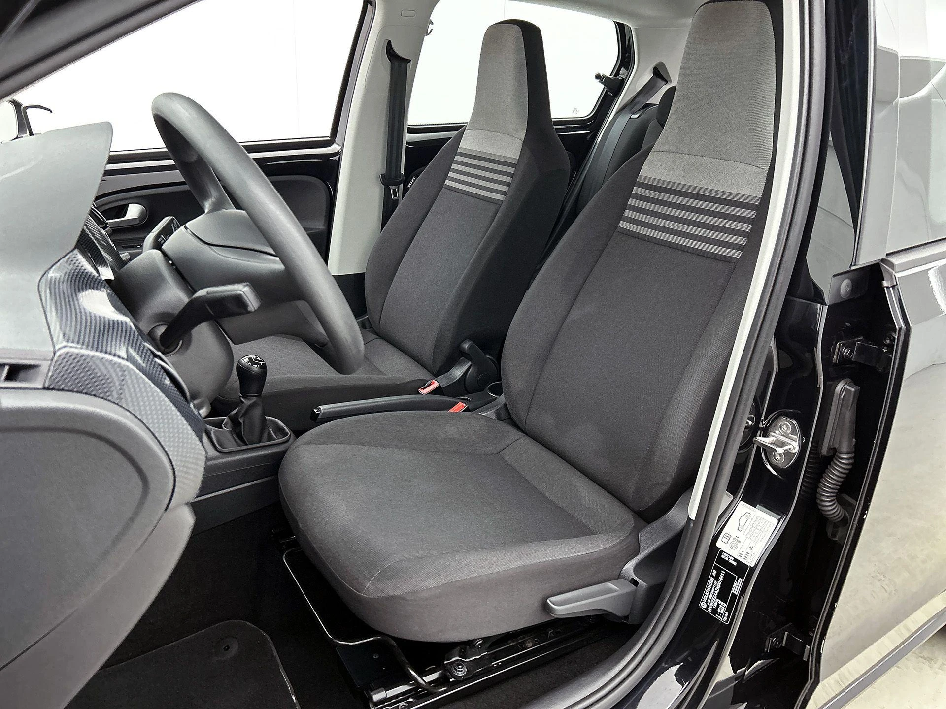 Volkswagen-up!-image-29