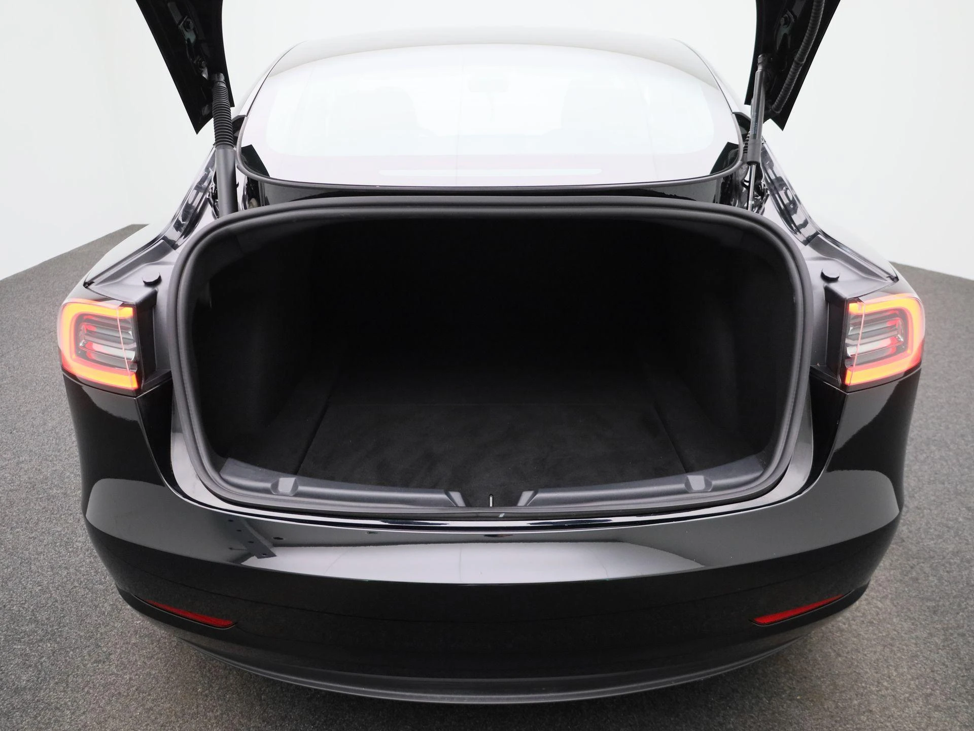Tesla-Model 3-image-11