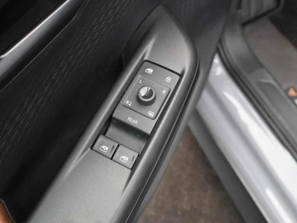 CUPRA Born Born Business Edition 204PK *AUTOMAAT*SPORTZETELS*CAMERA*PDC*ACC*NAVI*APP-CONNECT*...*