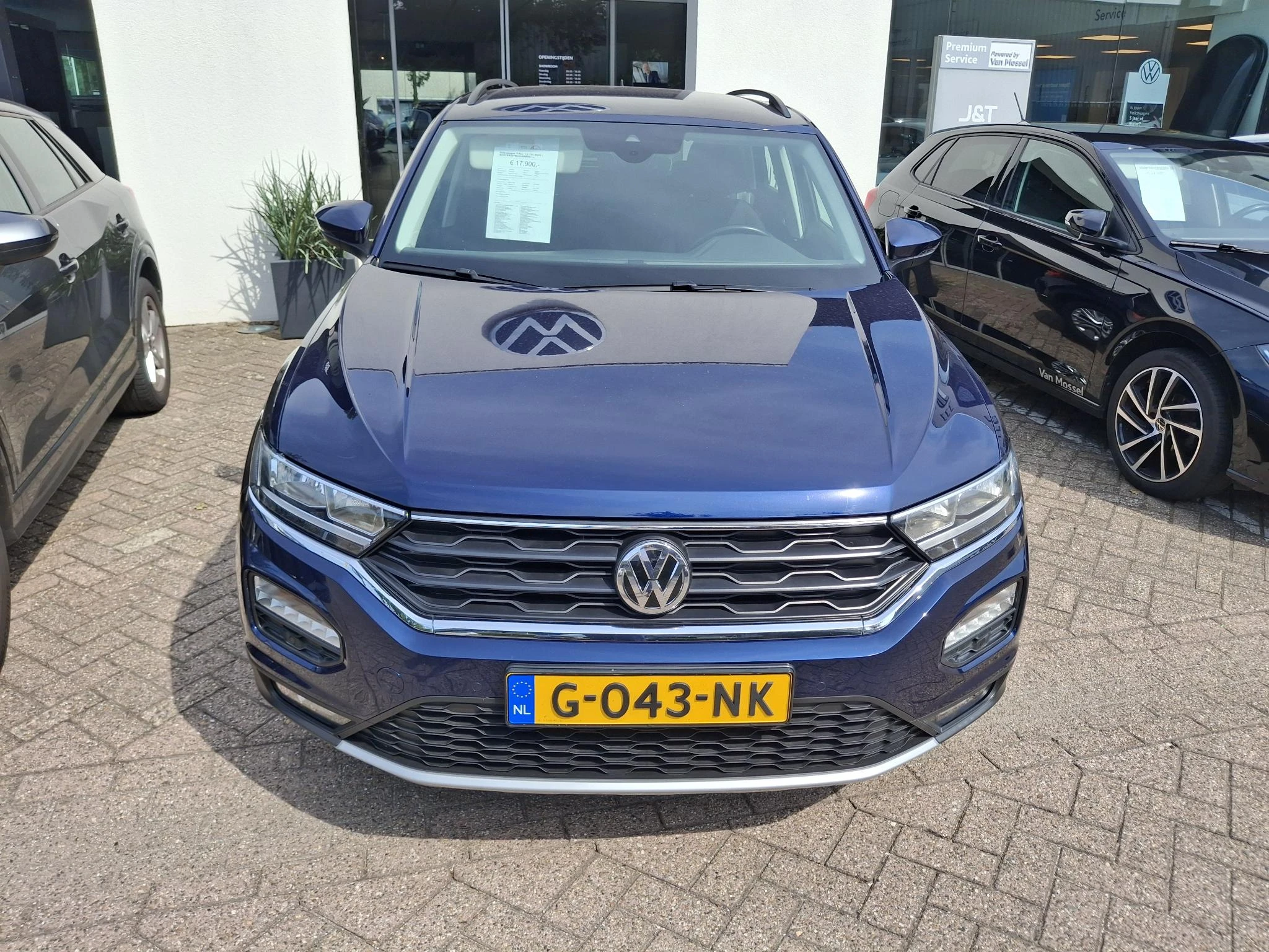 Volkswagen-T-Roc-image-1
