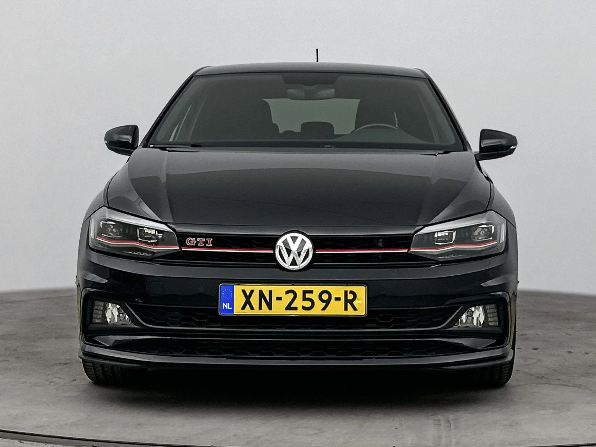 Volkswagen-Polo-image-4