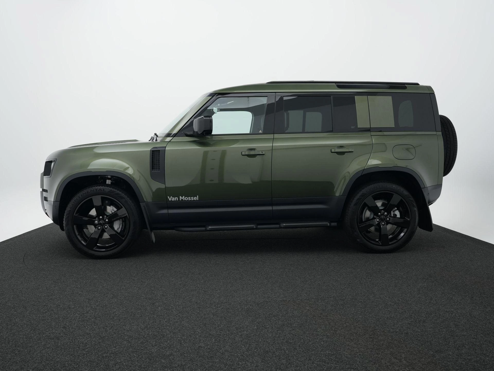 Land Rover-Defender-image-8