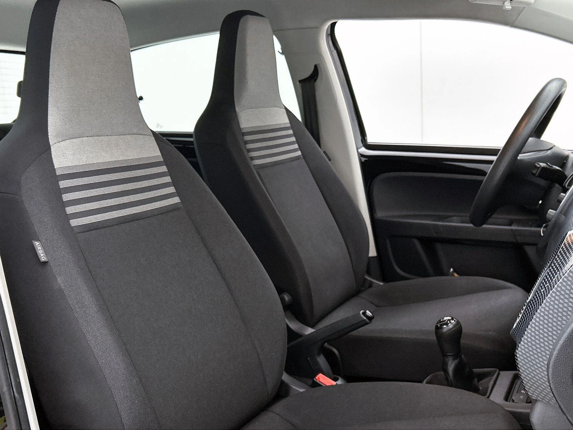 Volkswagen-up!-image-31