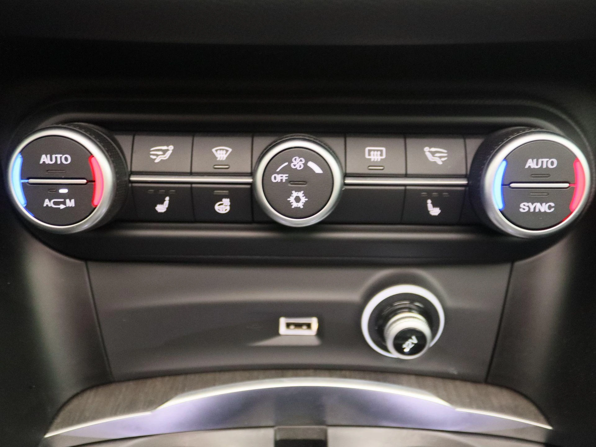 Alfa Romeo-Stelvio-image-10
