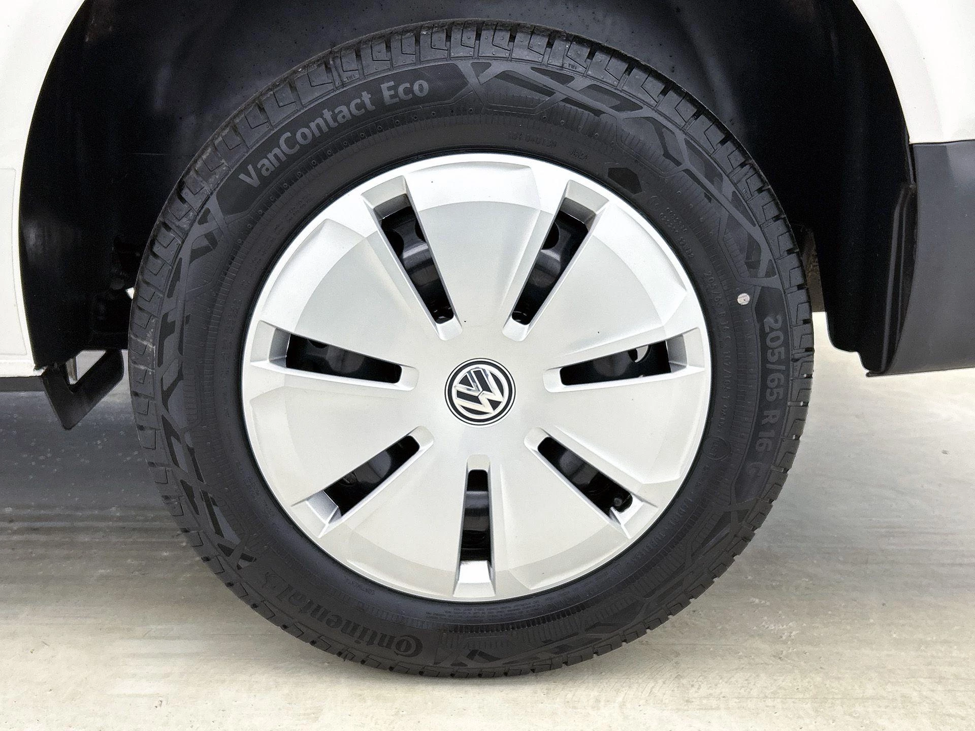 Volkswagen-Transporter-image-28