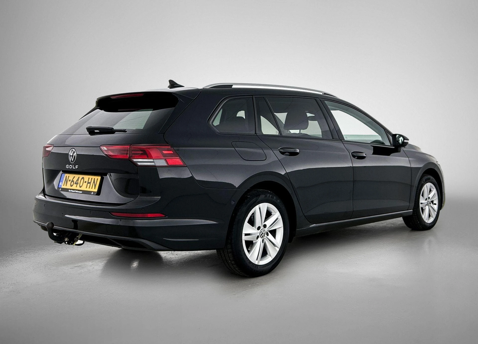Volkswagen-Golf-image-3