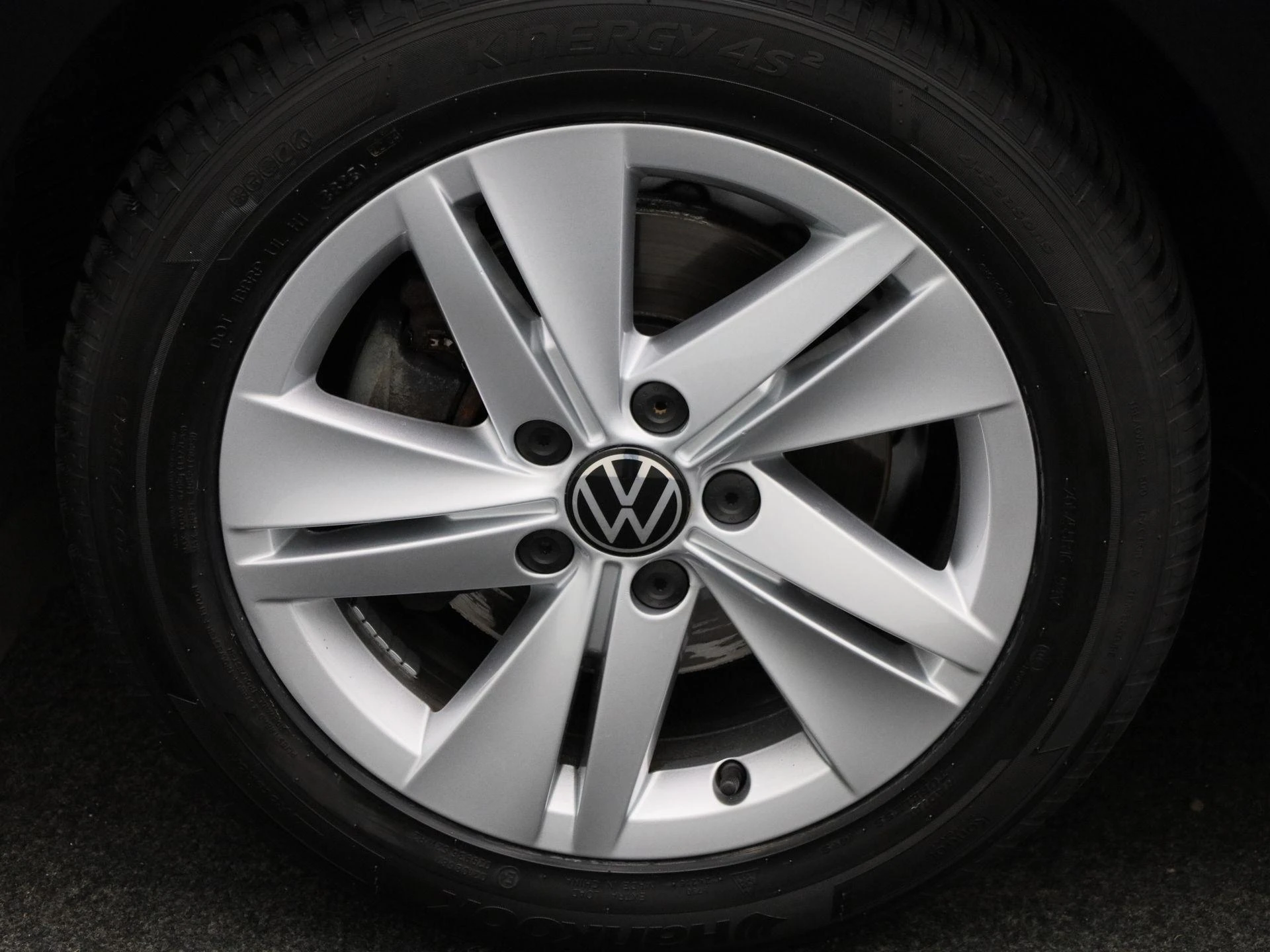 Volkswagen-Golf-image-12