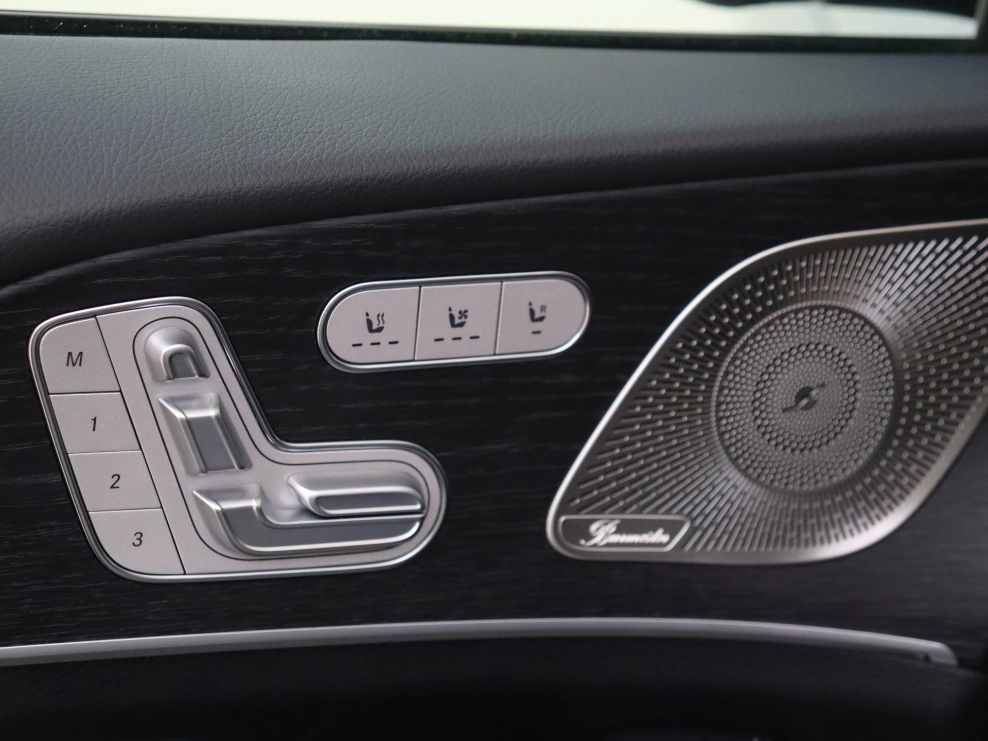 Mercedes-Benz-GLS-image-31