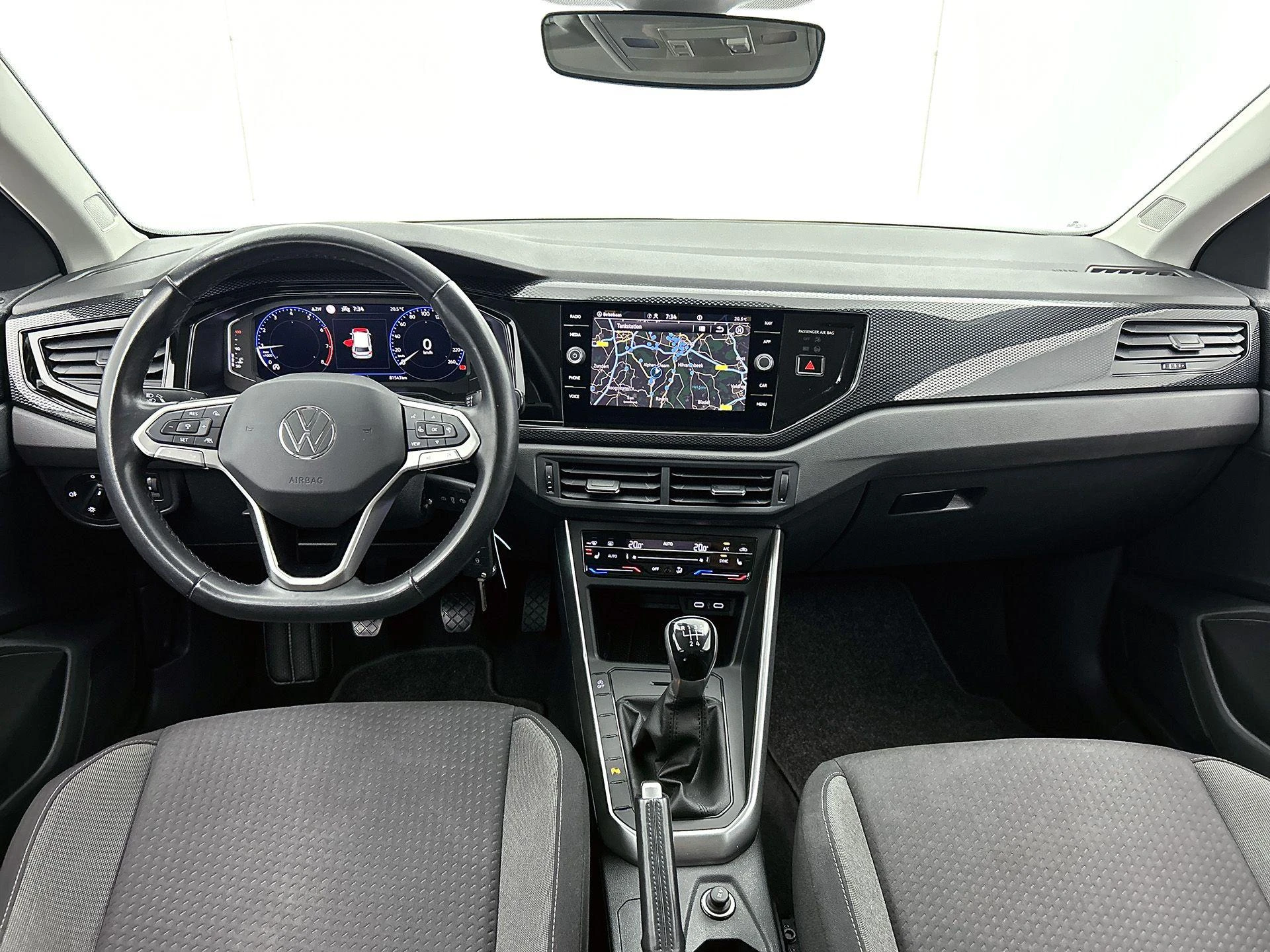 Volkswagen-Polo-image-17