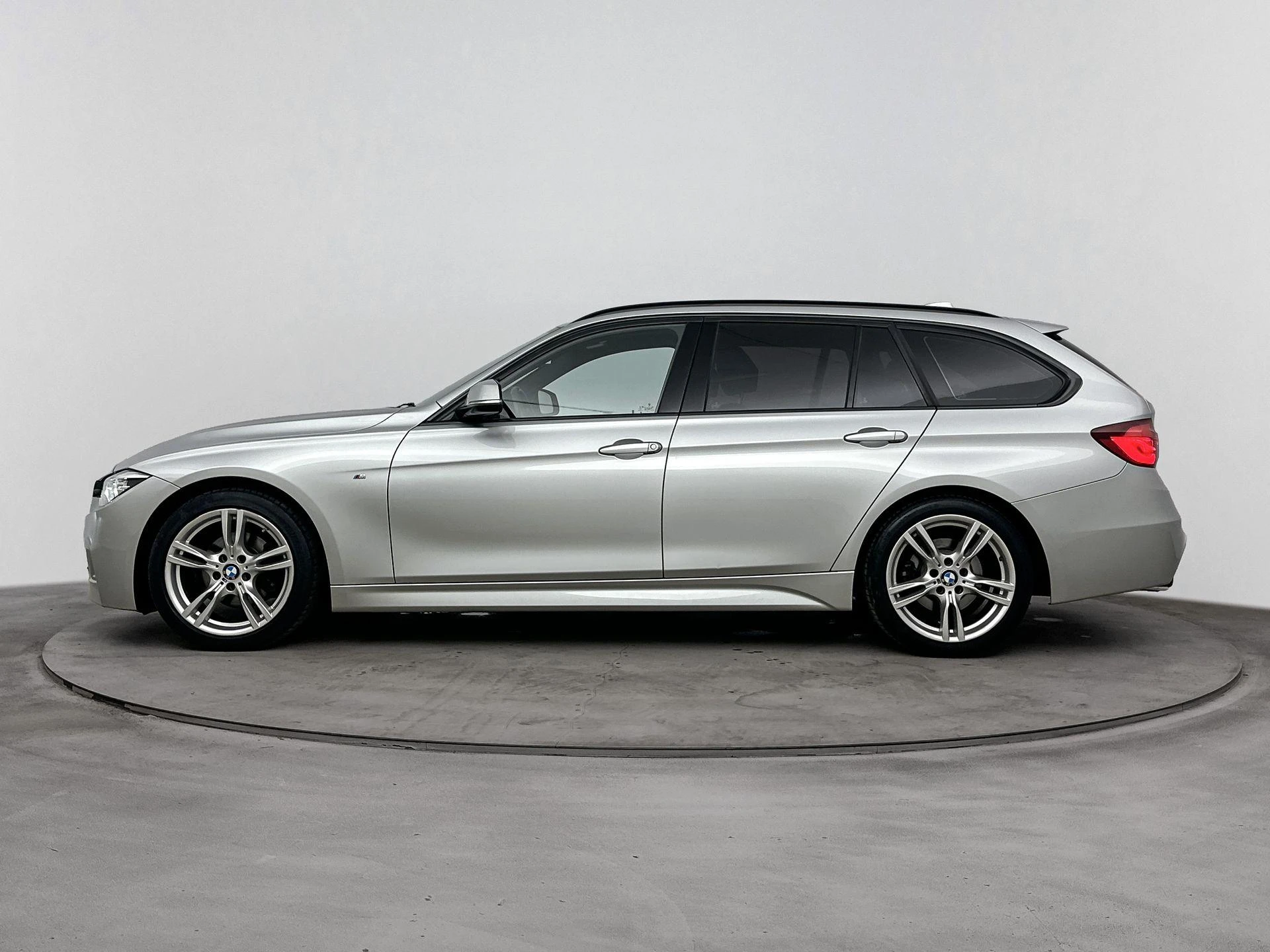 BMW-3 Serie-image-1
