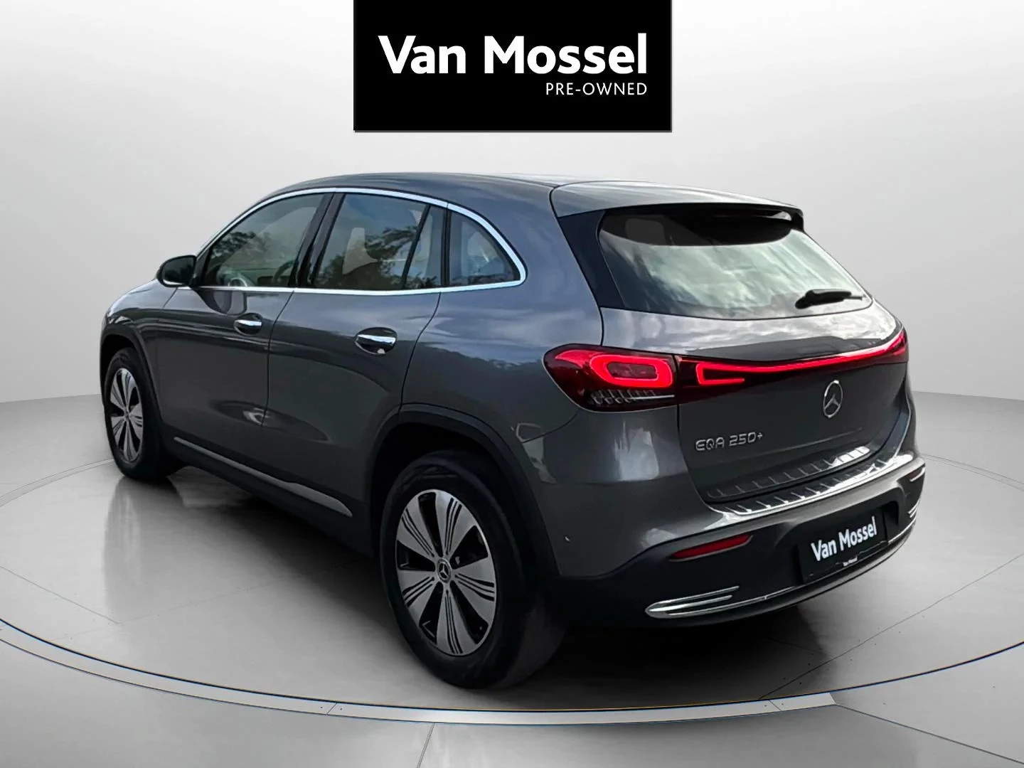 Mercedes-Benz-EQA-image-2