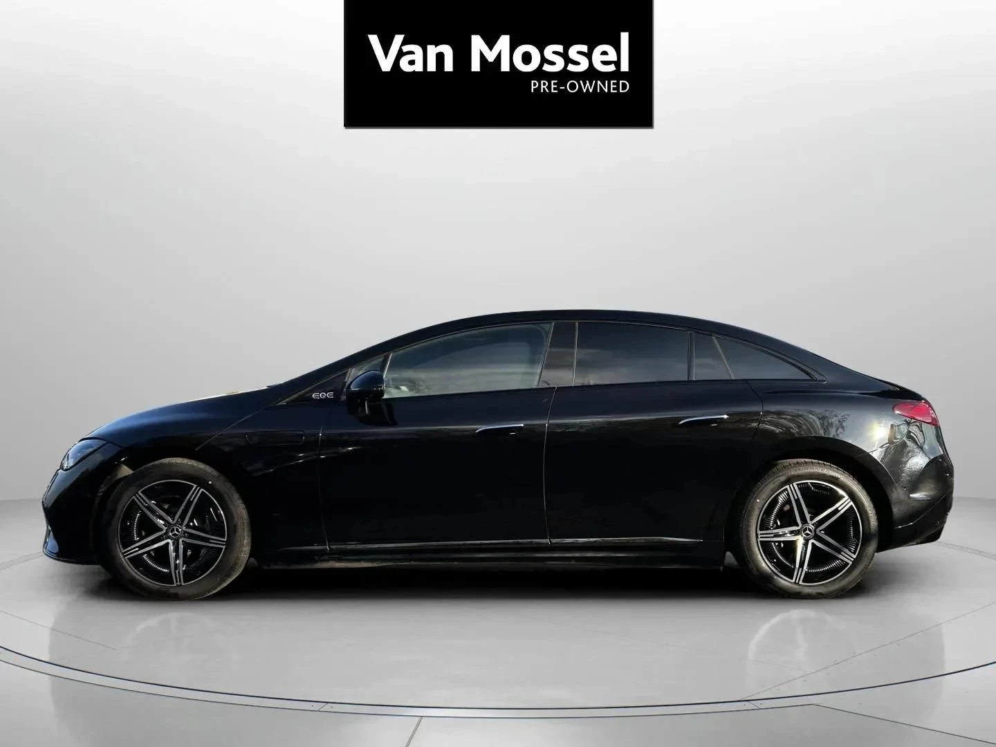 Mercedes-Benz-EQE-image-7