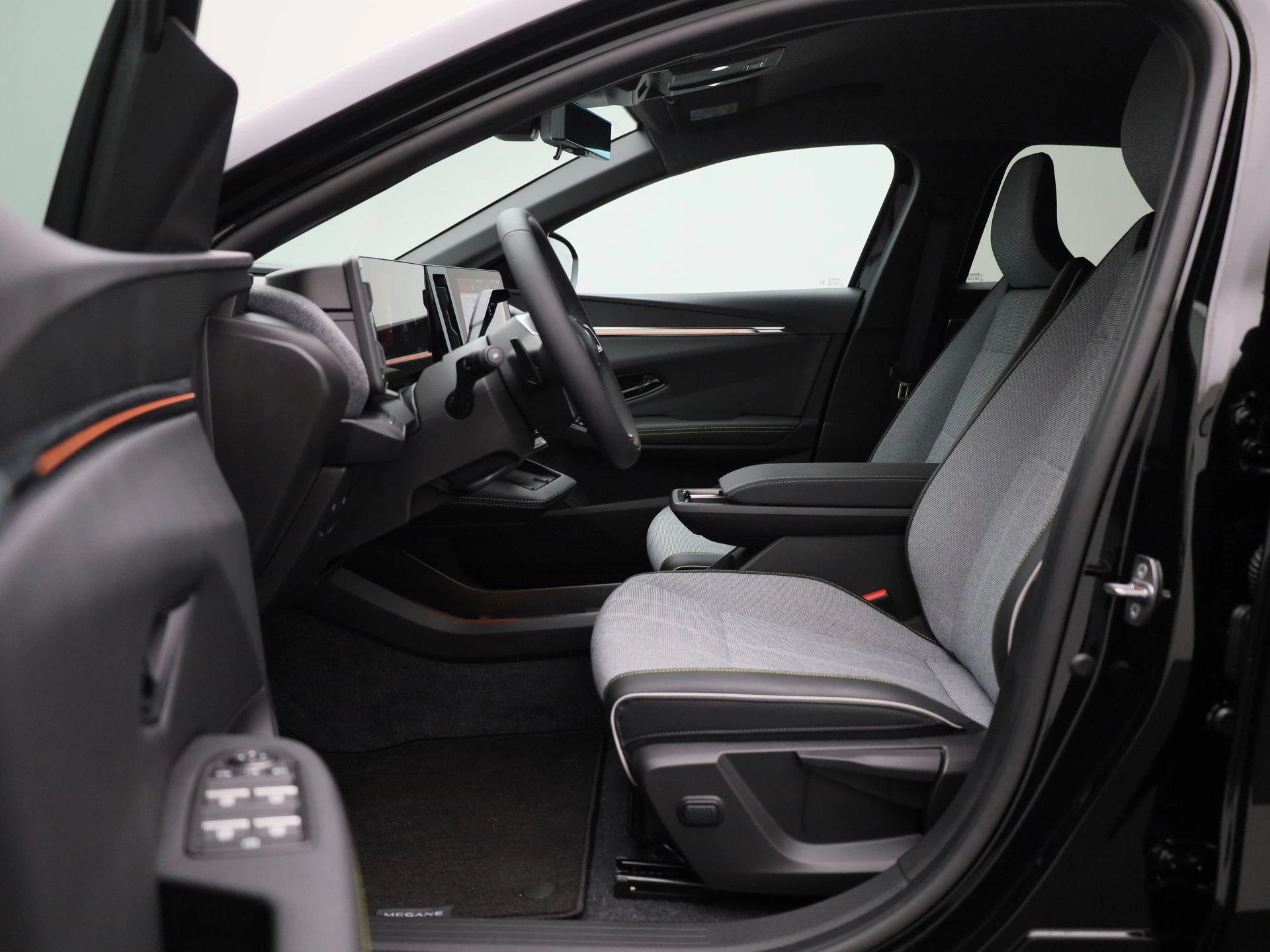 Renault-Megane E-Tech-image-7