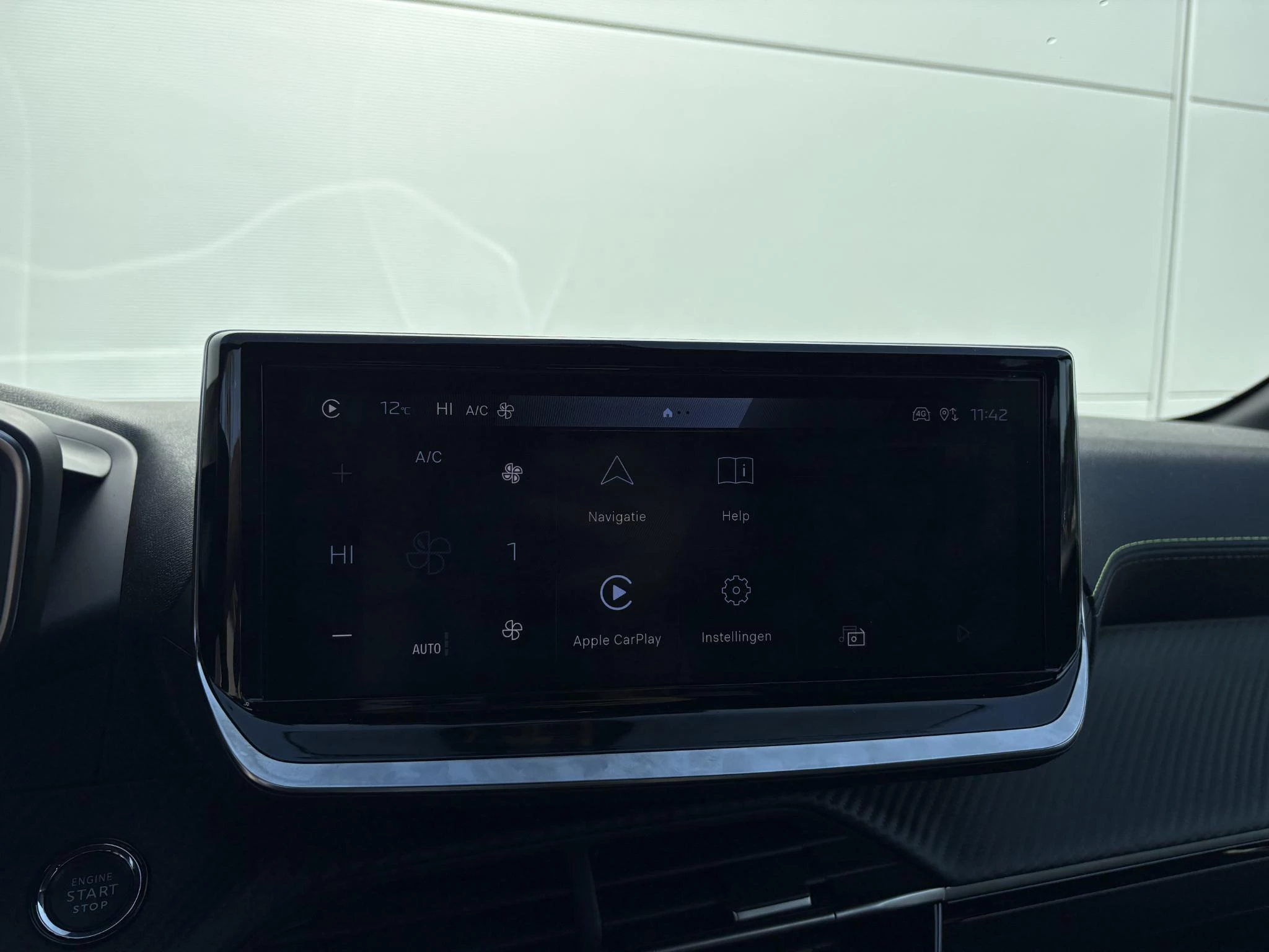 Peugeot-208-image-18