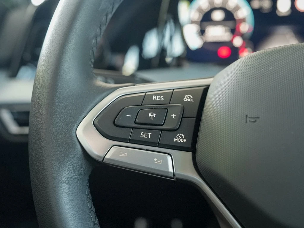 Volkswagen-Golf-image-14