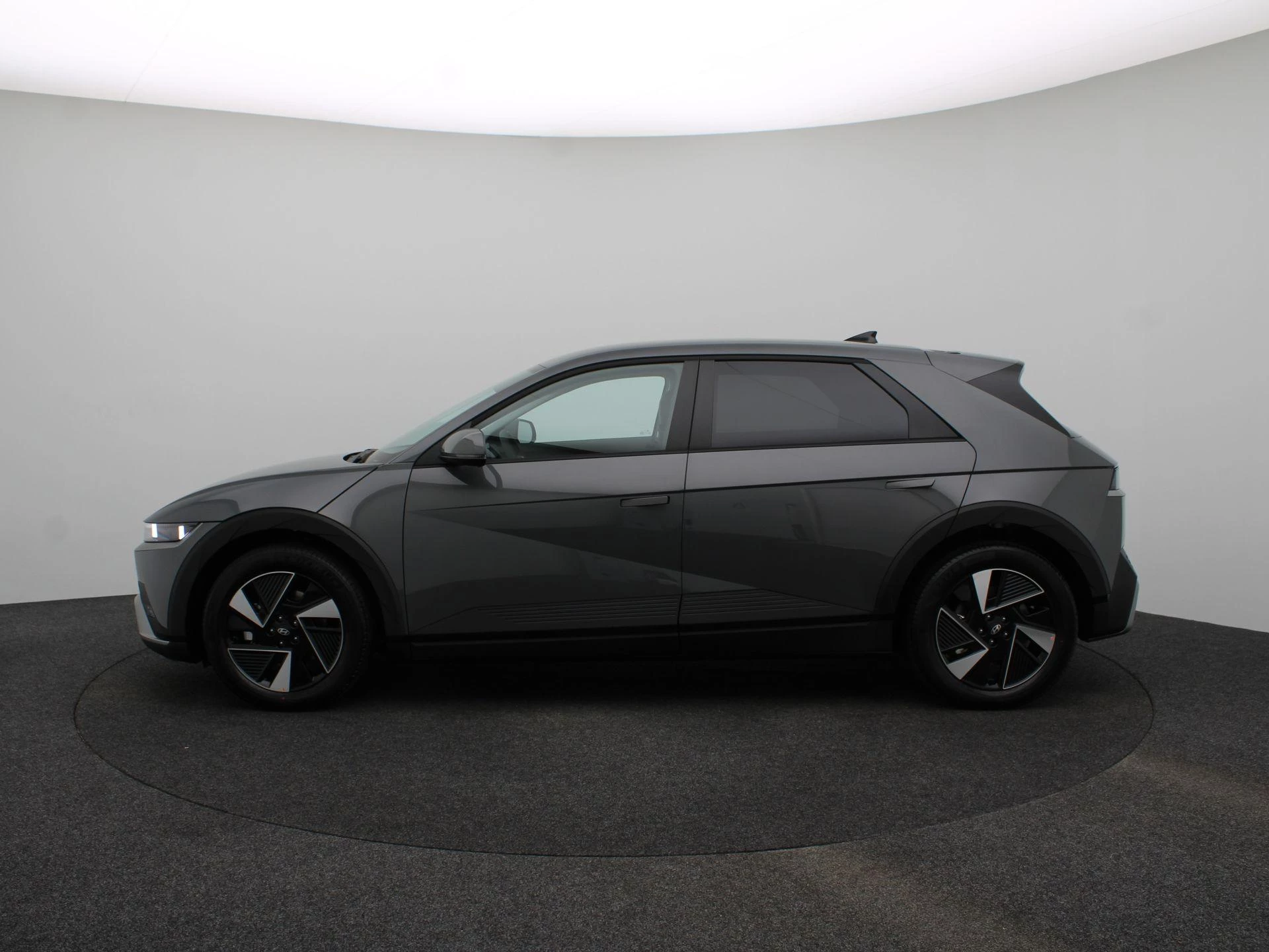 Hyundai-IONIQ 5-image-3