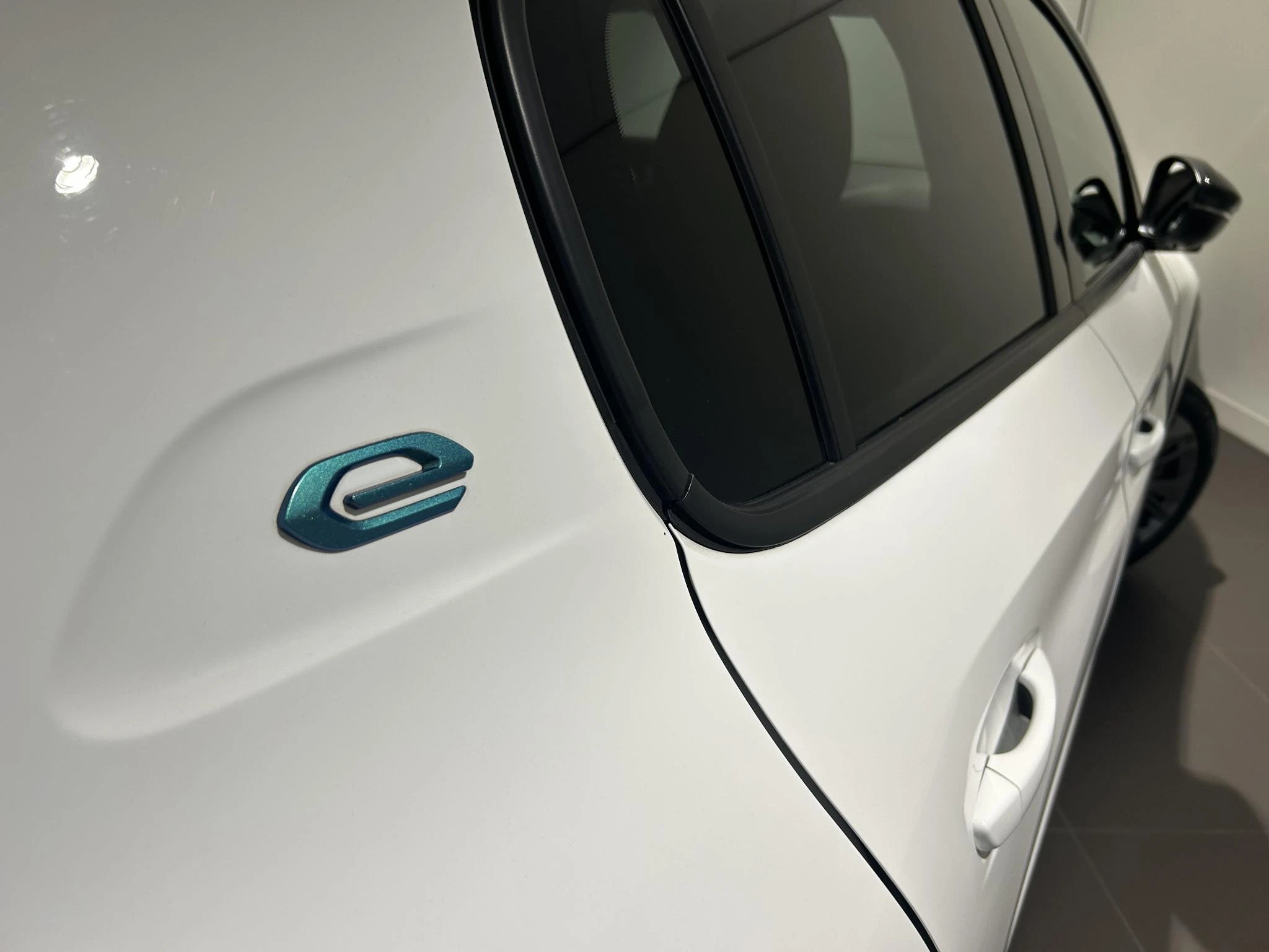 Peugeot-e-208-image-22