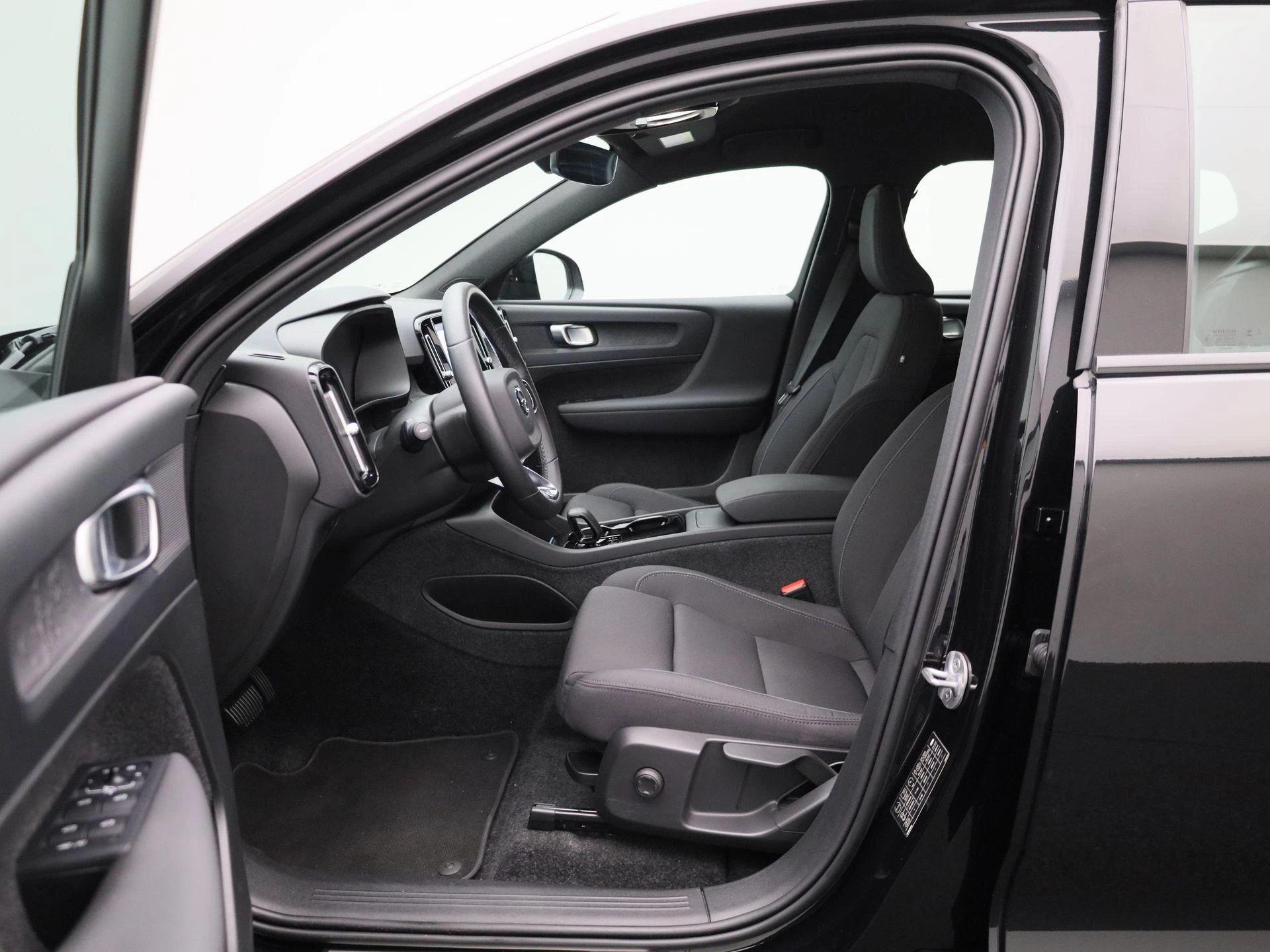 Volvo-EX40-image-8