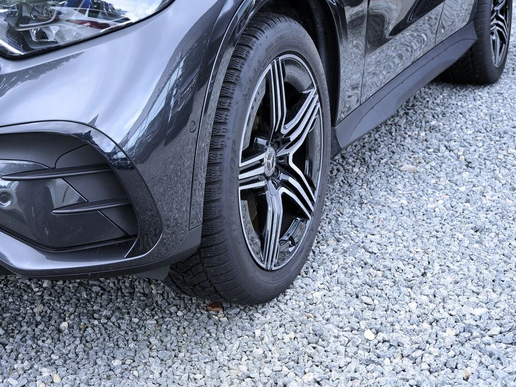 Mercedes-Benz-GLC 200-image-6