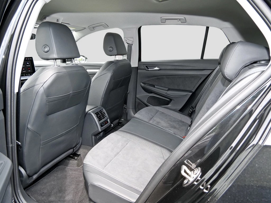 Volkswagen Golf VIII Lim. 1.5 eTSI Style *MATRIX*AHK*ACC*360°*NAVI*